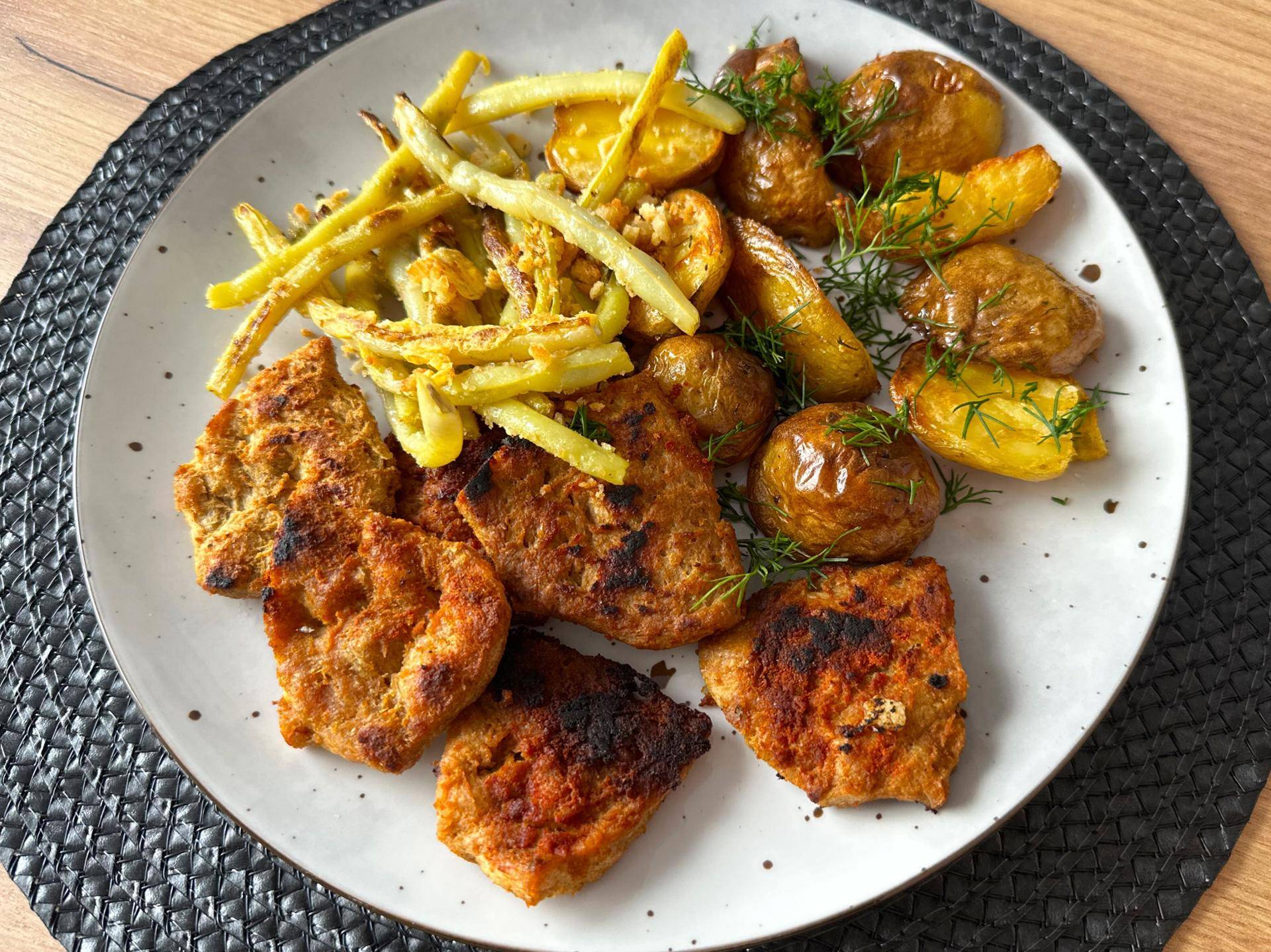 Letni obiad - kotlety sojowe z ziemniakami i fasolką - przepisy Cook4Me | Tefal