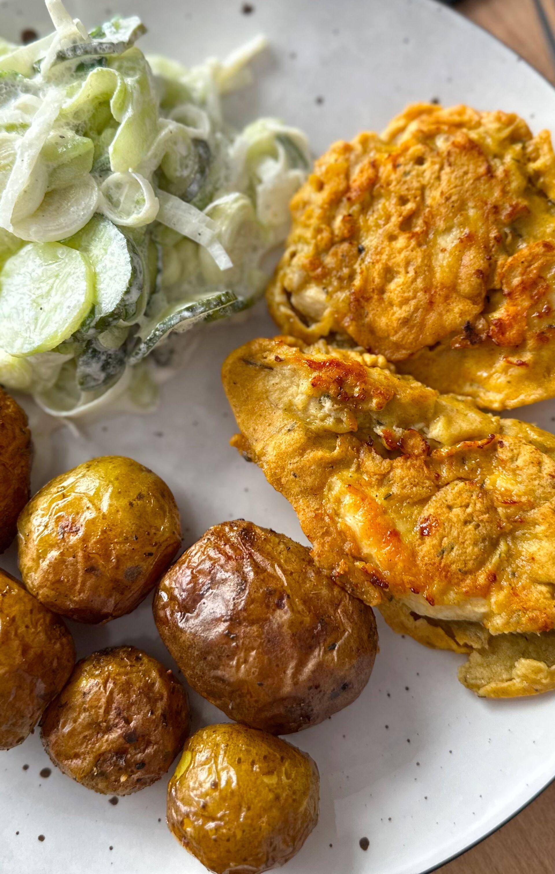 Letni obiad - kurczak w cieście z młodymi ziemniakami i mizerią - przepisy Cook4Me | Tefal