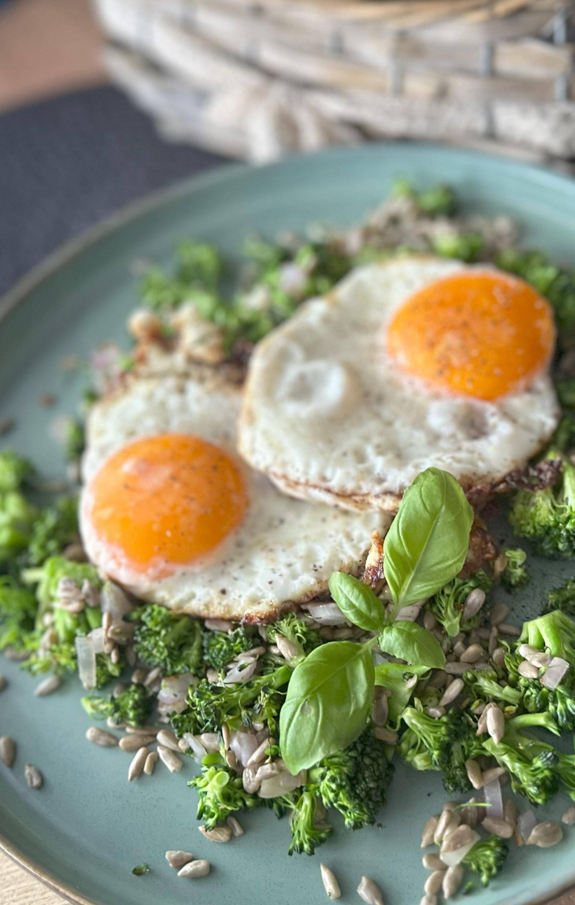 Grillowane szparagi z boczkiem i jajkiem sadzonym - przepisy OptiGrill 2in1 | Tefal