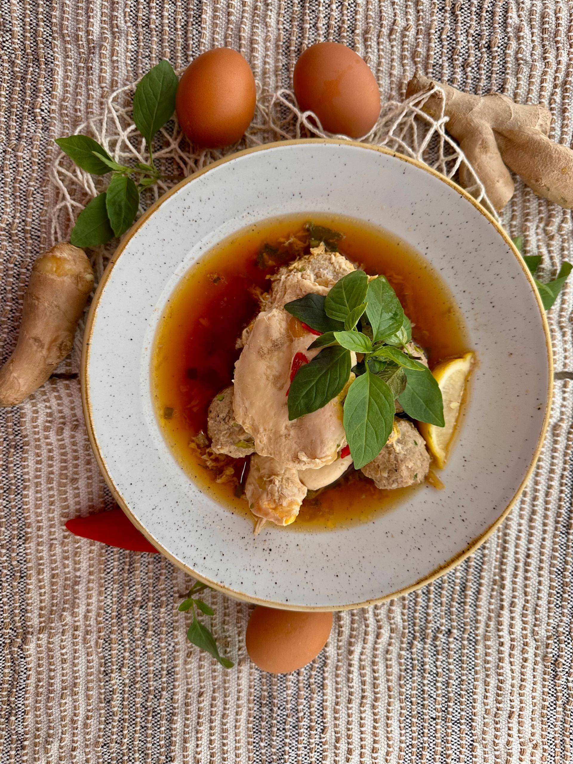 Chińskie jajko (zupa z jajkami faszerowanymi mięsem) - przepisy Cook4Me | Tefal