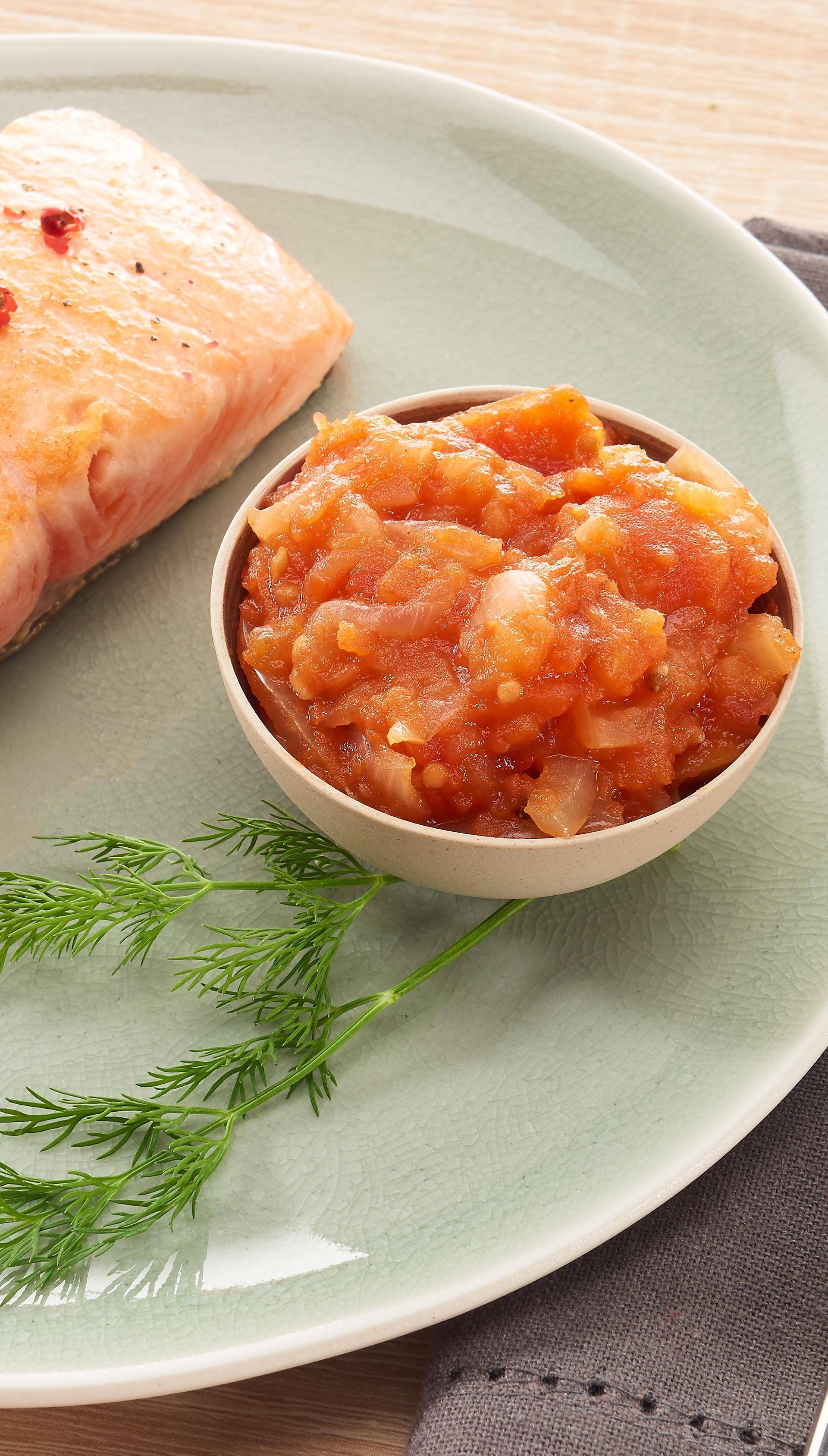 Wigilijny karp po żydowsku z chutneyem korzennym z rodzynek - przepisy Cook4Me | Tefal