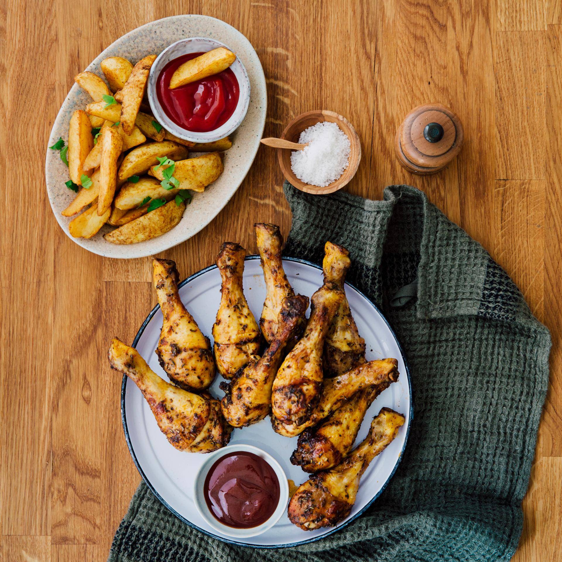 Pałki z kurczaka w sosie barbecue, sałatka meksykańska z ziemniakami - przepisy Dual EasyFry&Grill | Tefal