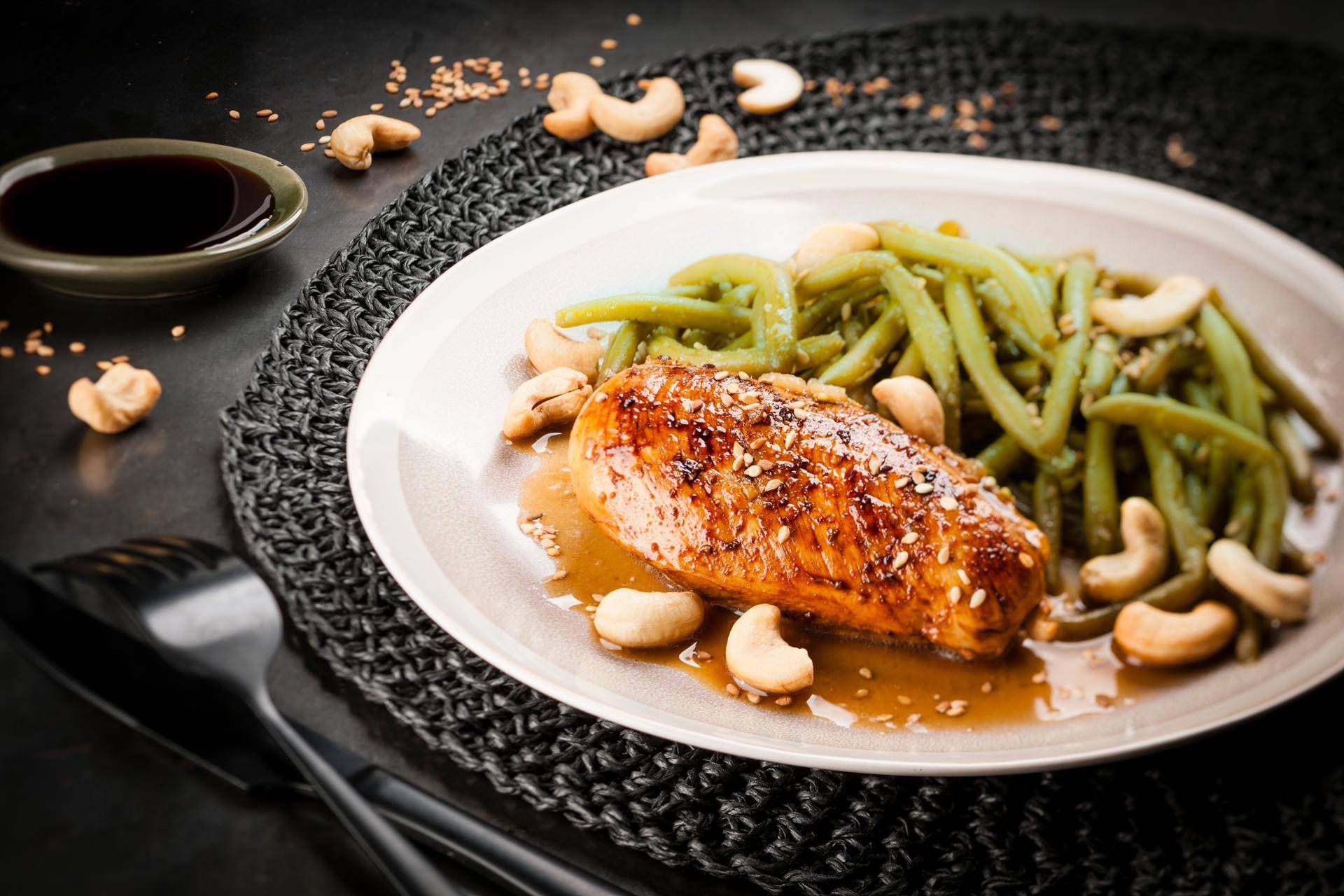 Kurczak z zieloną fasolą i orzechami - przepisy Cook4Me | Tefal