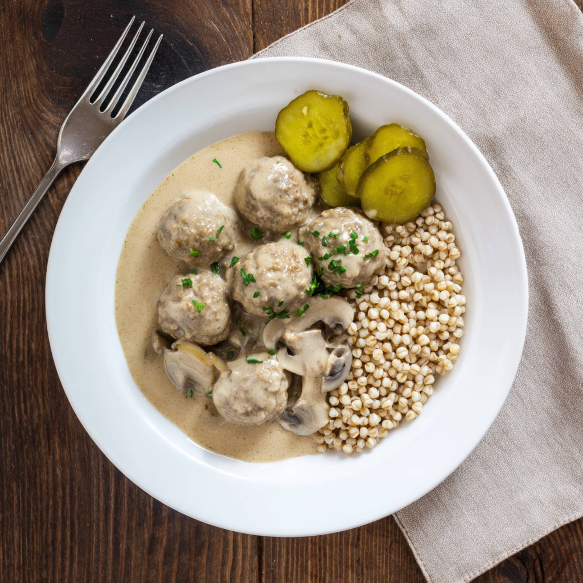 Pulpety w sosie pieczarkowym z kaszą pęczak - przepisy Cook4Me | Tefal