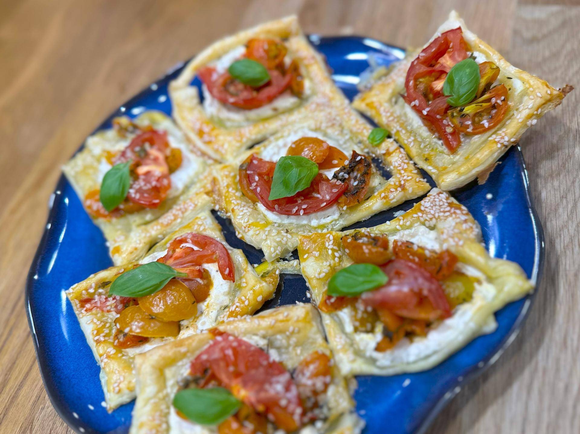 Przekąska pomidorowa na cieście francuskim - przepisy Cook4Me | Tefal