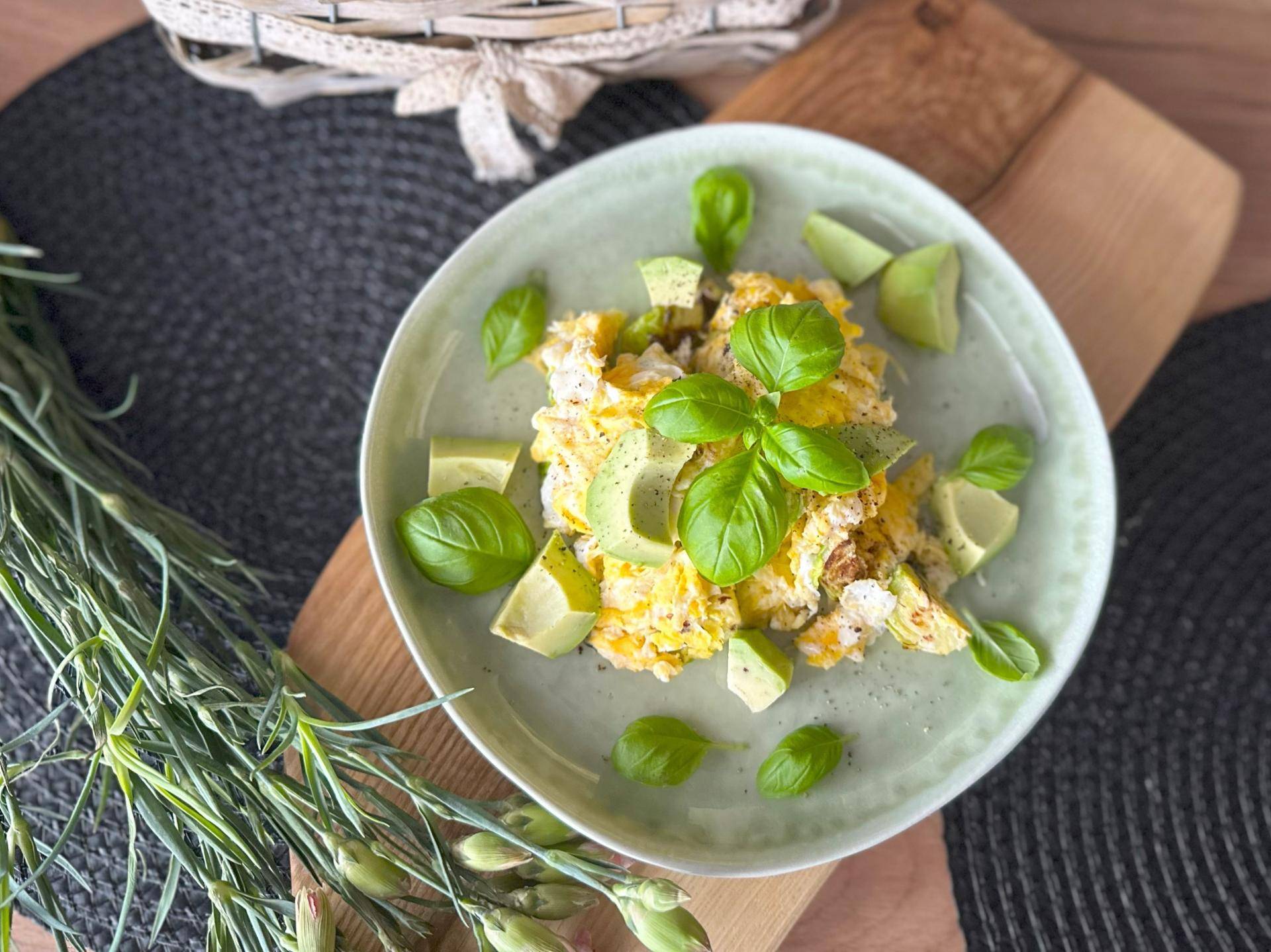 Keto jajecznica z brukselką - przepisy Cook4Me | Tefal