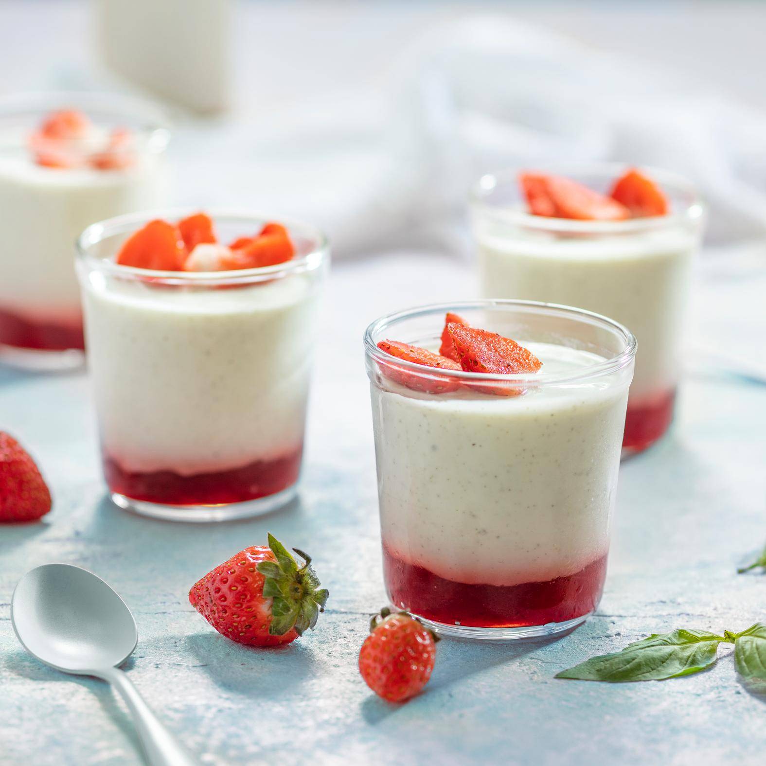 Jogurt truskawkowy z mascarpone i bazylią - przepisy undefined | Tefal