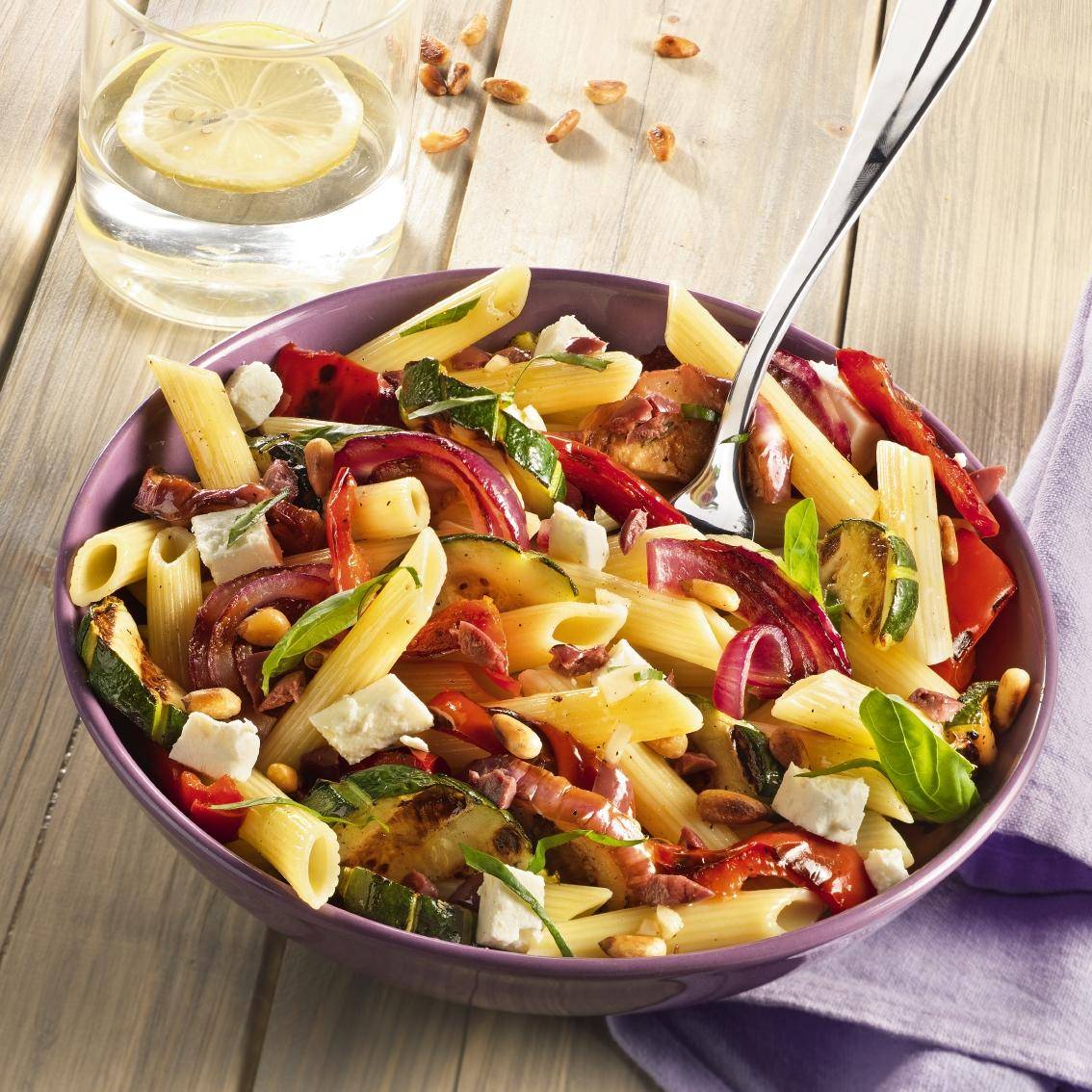 Śródziemnomorska sałatka z makaronem - przepisy OptiGrill + | Tefal