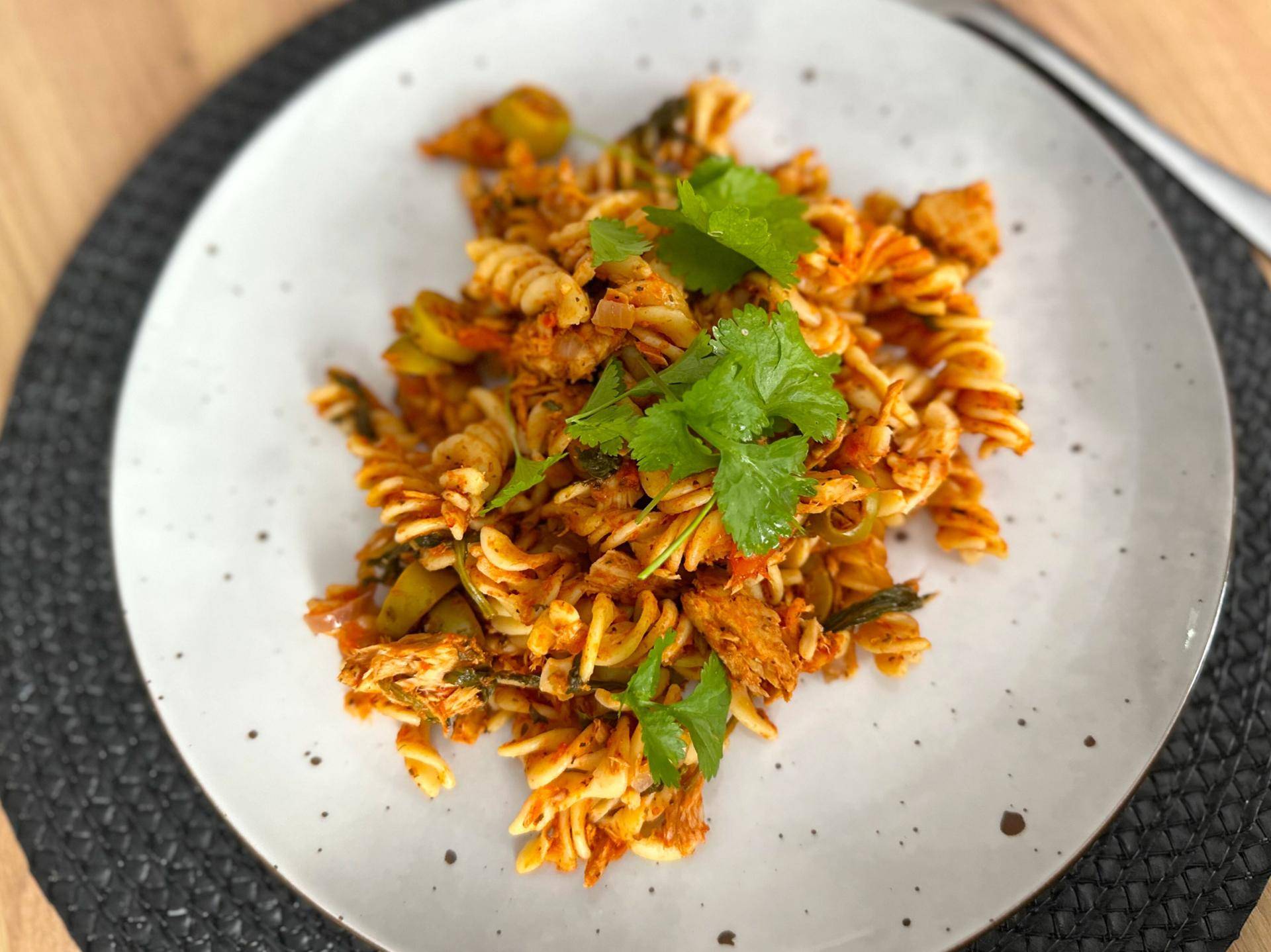 Makaron z tuńczykiem i oliwkami - przepisy Cook4Me | Tefal