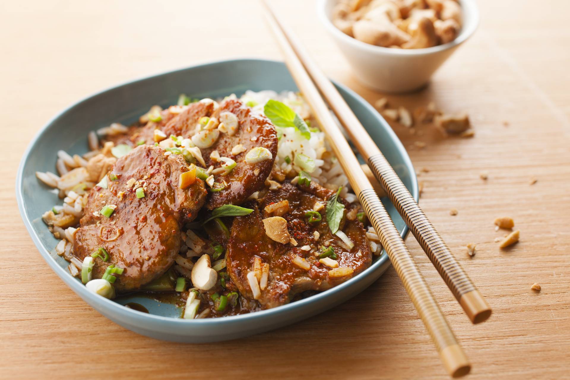 Wieprzowina z chili i orzechami - przepisy Cook4Me | Tefal