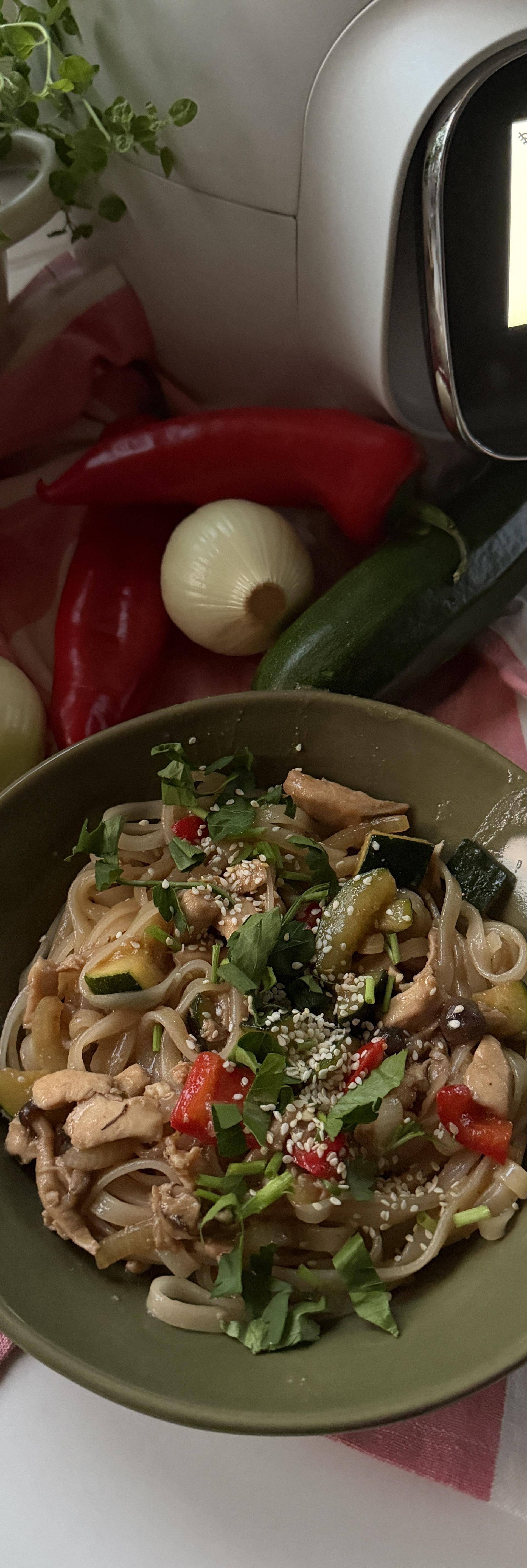 Makaron orzo z kurczakiem i cukinią - przepisy Cook4Me | Tefal