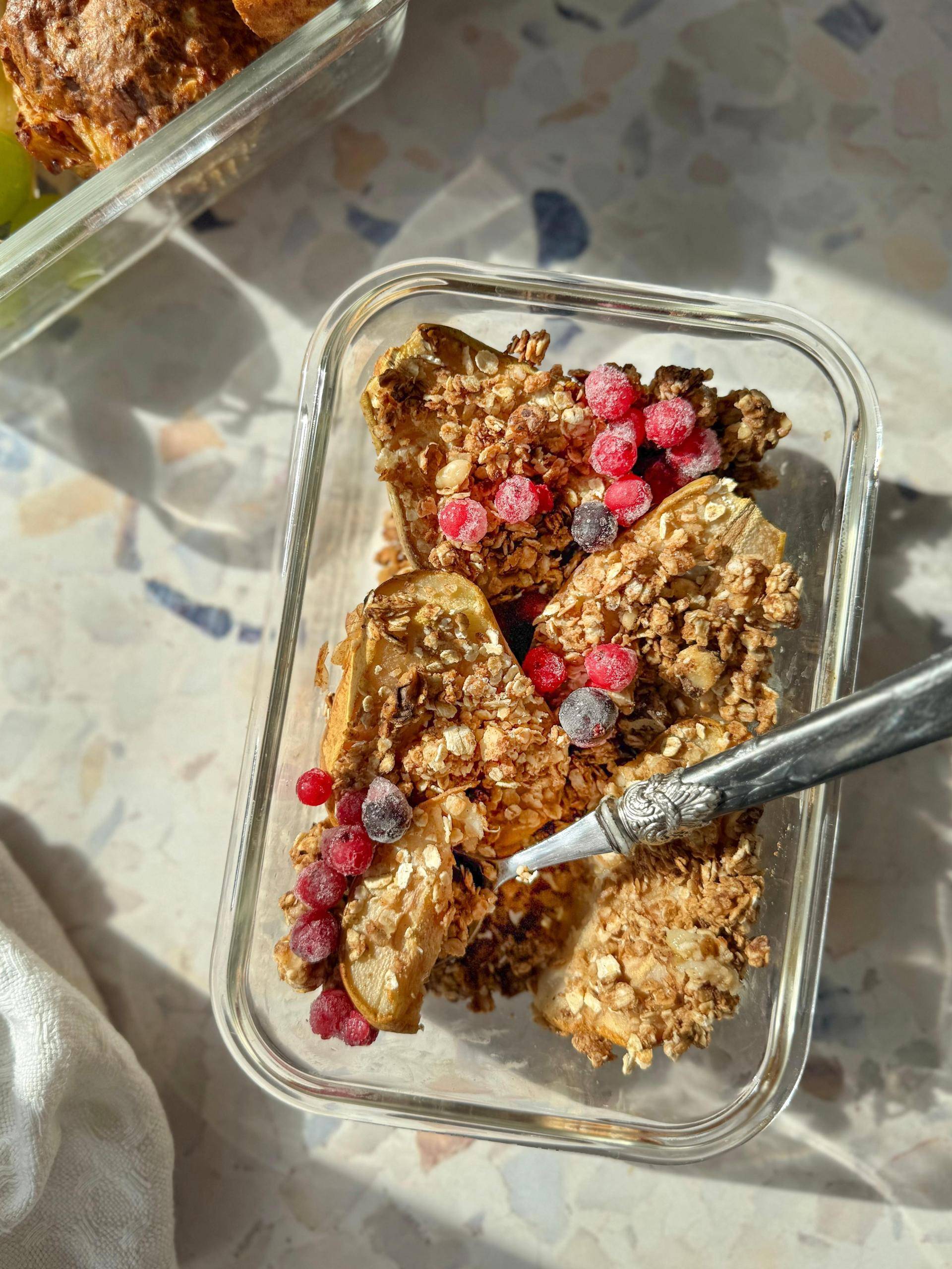 Pieczone gruszki z orzechową kruszonką - przepisy EASY FRY & GRILL 2 in 1 MECHANICAL | Tefal