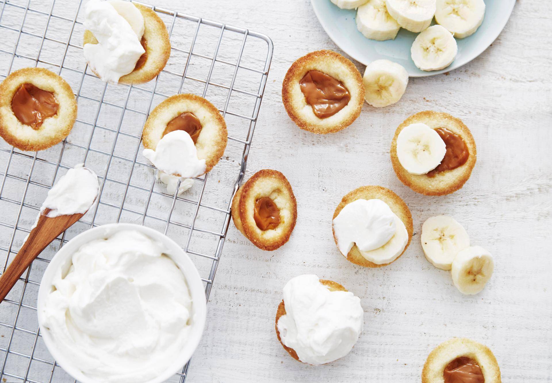 Tartaletki bananowo-kajmakowe - przepisy Cake Factory | Tefal