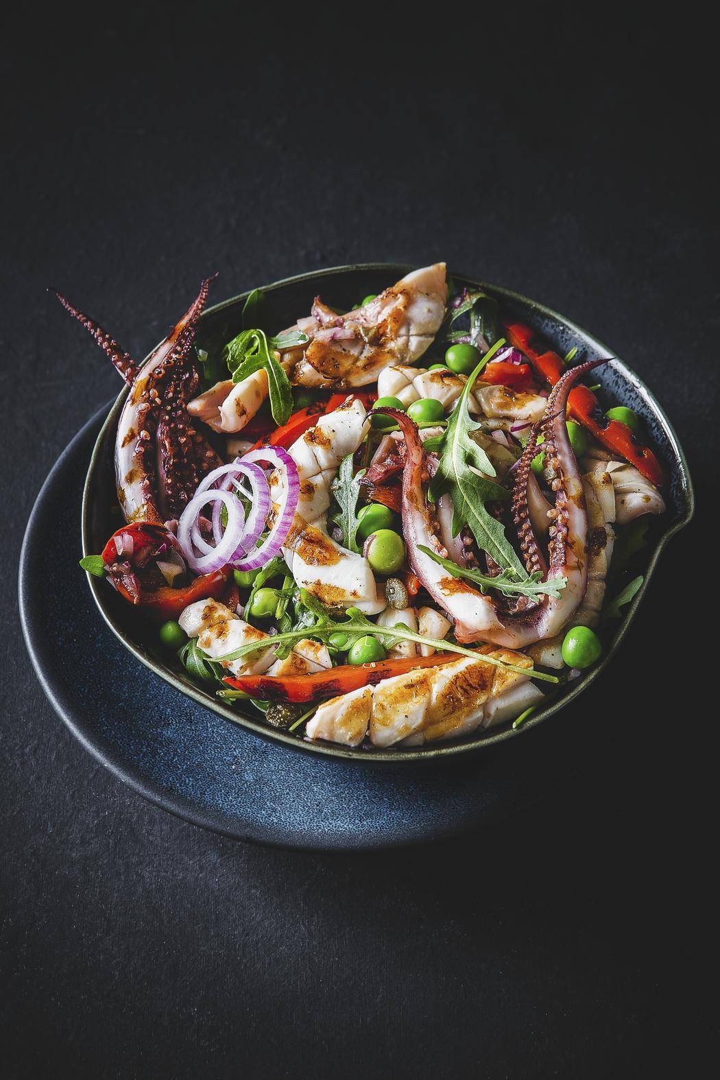 Sałatka z grillowaną kałamarnicą, cytryną i kaparami - przepisy Optigrill Elite | Tefal