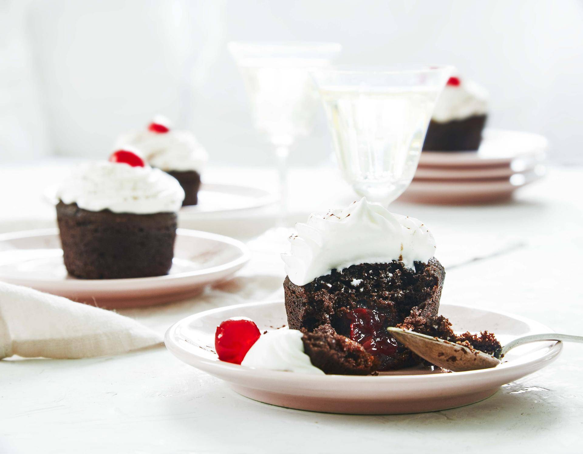 Czekoladowo-wiśniowe ciastka z płynnym środkiem - przepisy Cake Factory | Tefal