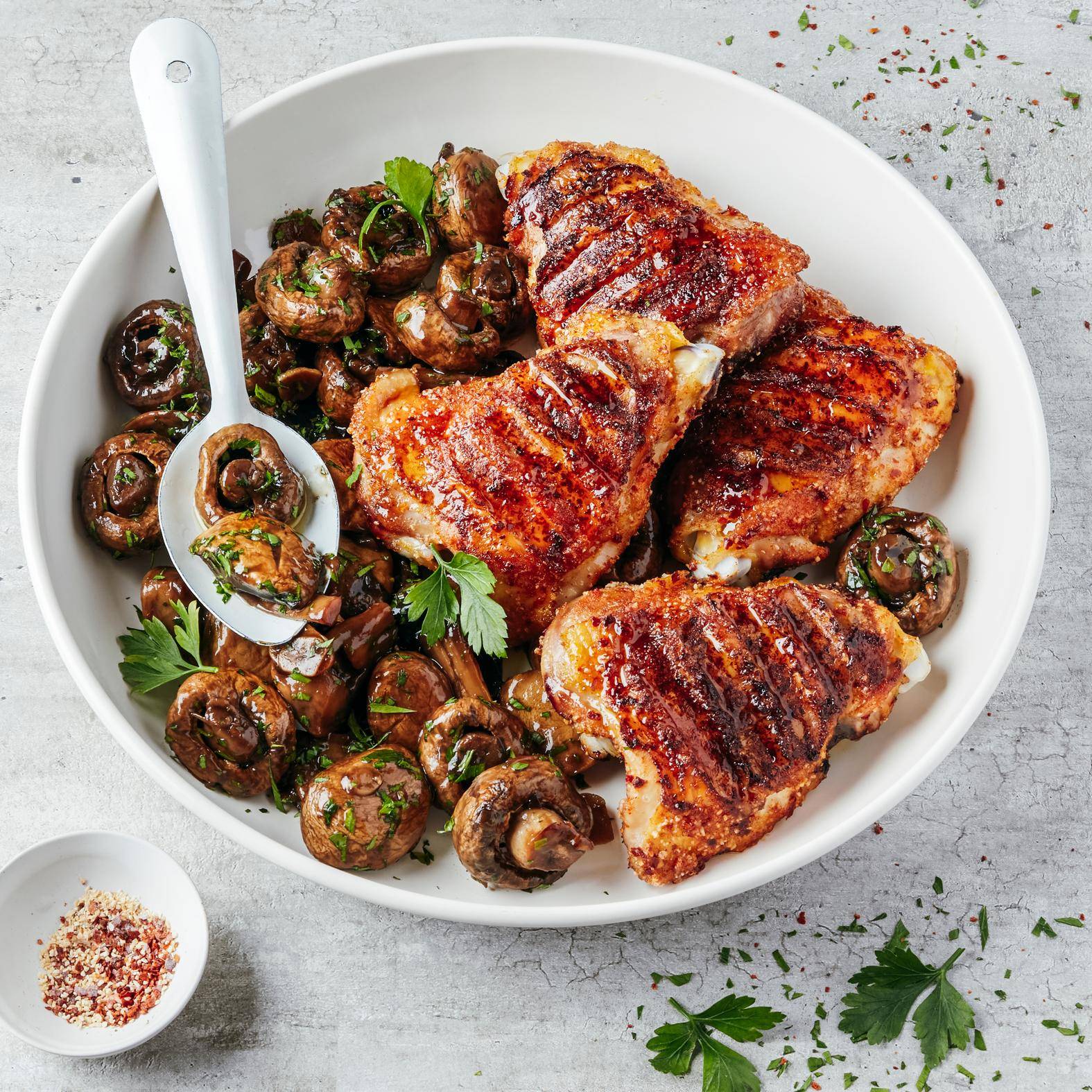 Grillowany kurczak z pieczonymi pieczarkami, czosnkiem i octem balsamicznym - przepisy OptiGrill 4in1 | Tefal