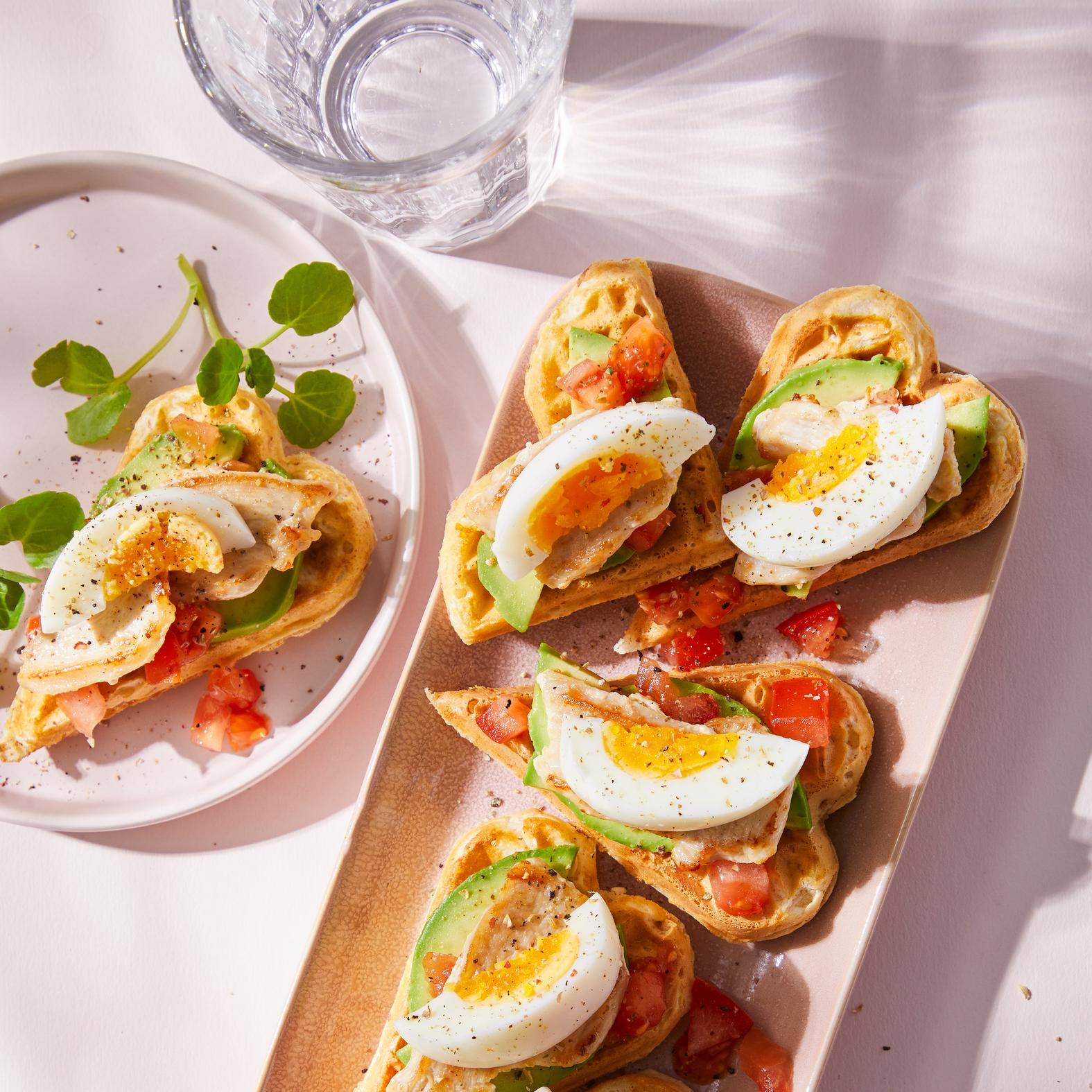 Gofry w kształcie serca z kurczakiem i awokado - przepisy Snack Collection MECHANICAL | Tefal