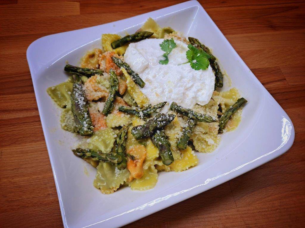 Farfalle z sosem szparagowym i burratą - przepisy Cookeo V3 | Tefal