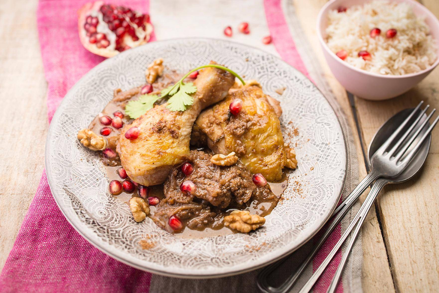 Kurczak z granatem i orzechami włoskimi - przepisy Cook4Me | Tefal