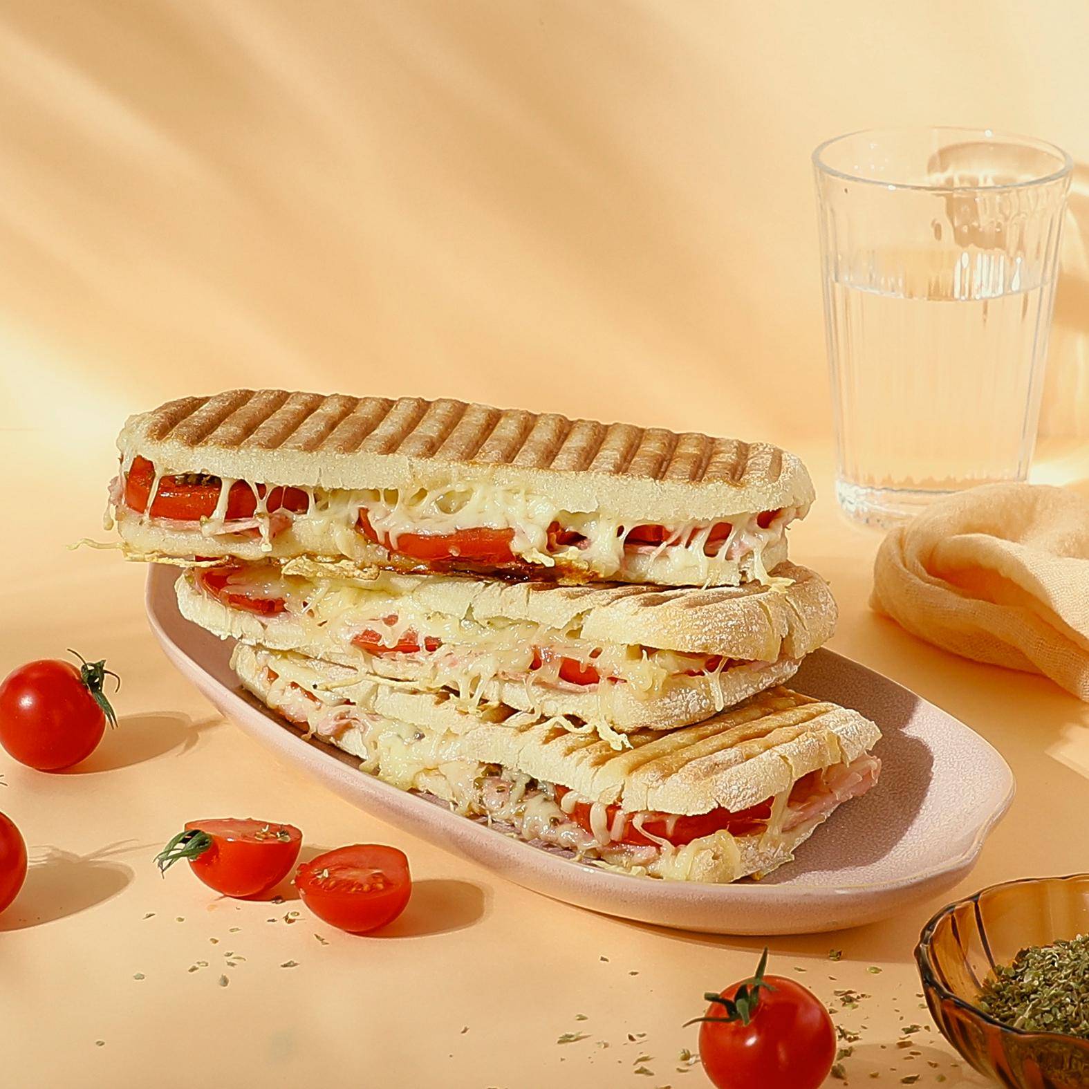 Panini z mozzarellą, bazylią i pomidorami - przepisy Snack Collection MECHANICAL | Tefal