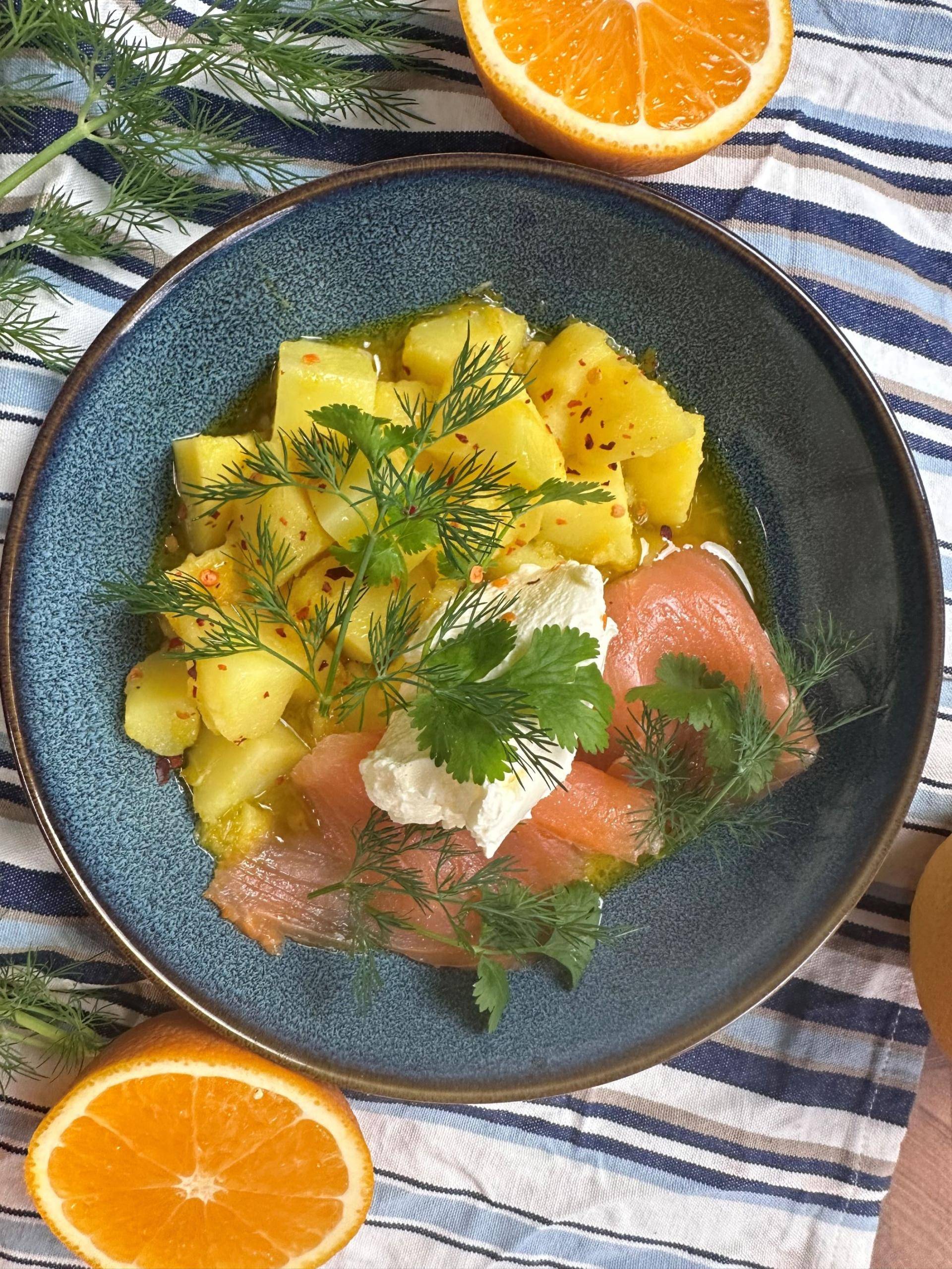 Świąteczna sałatka ziemniaczana z imbirem i pomarańczami - przepisy Cook4Me | Tefal