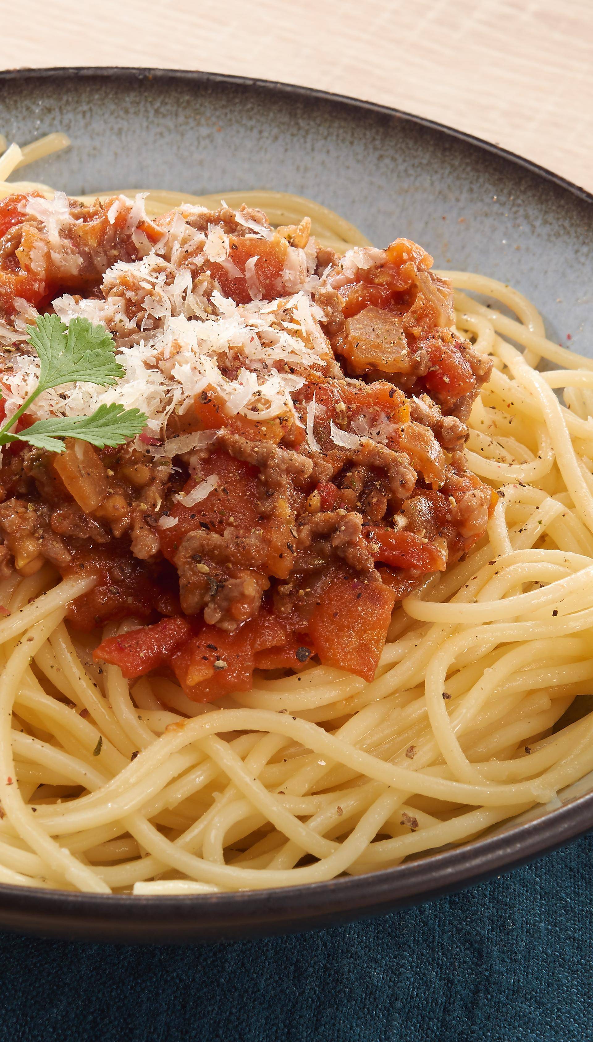 Szybkie spaghetti bolognese - przepisy Patelnie i Garnki | Tefal