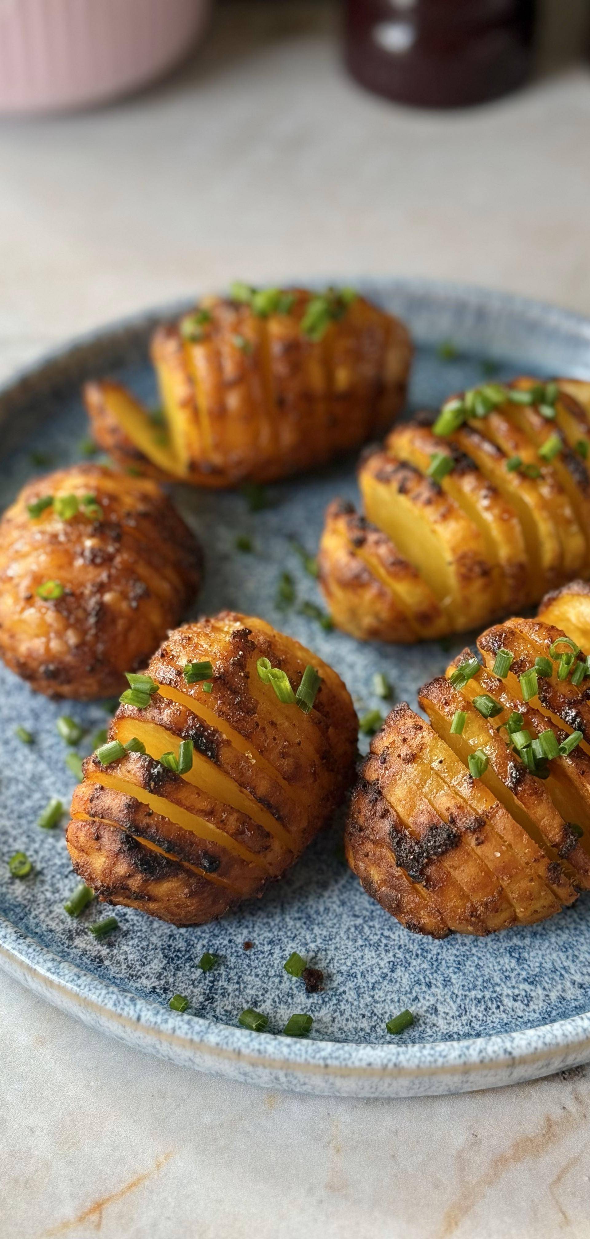 Ziemniaczki hasselback z czosnkiem i miodem - przepisy EASY FRY & GRILL 2 in 1 MECHANICAL | Tefal