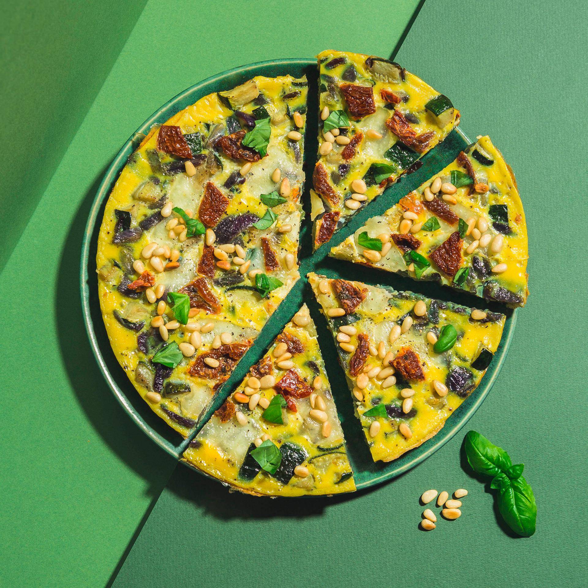 Frittata z mozzarellą, bazylią i cukinią - przepisy Patelnie i Garnki | Tefal