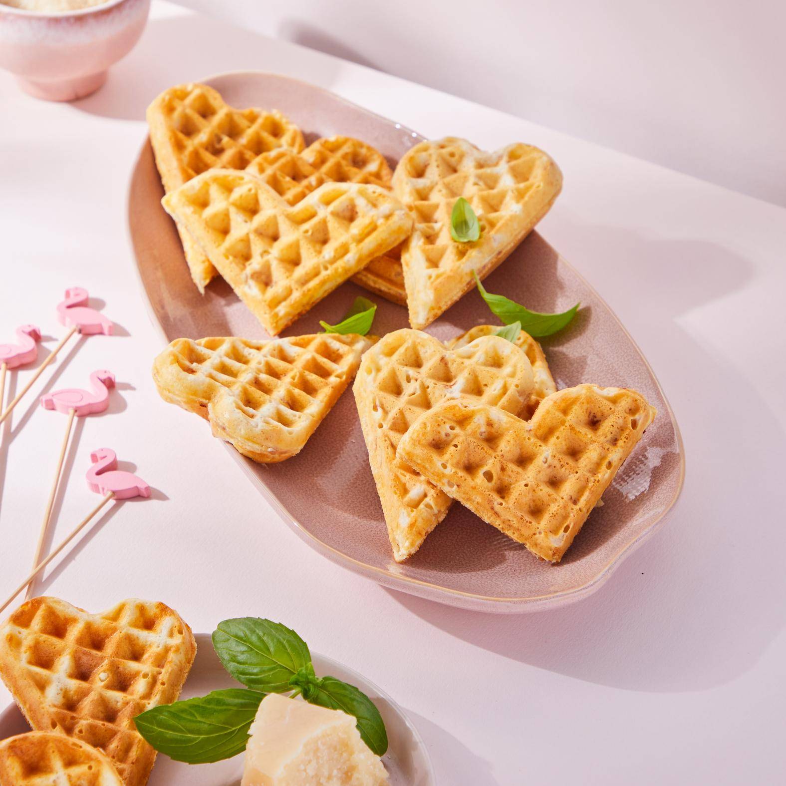 Gofry w kształcie serca z parmezanem i szynka dojrzewającą - przepisy Snack Collection MECHANICAL | Tefal