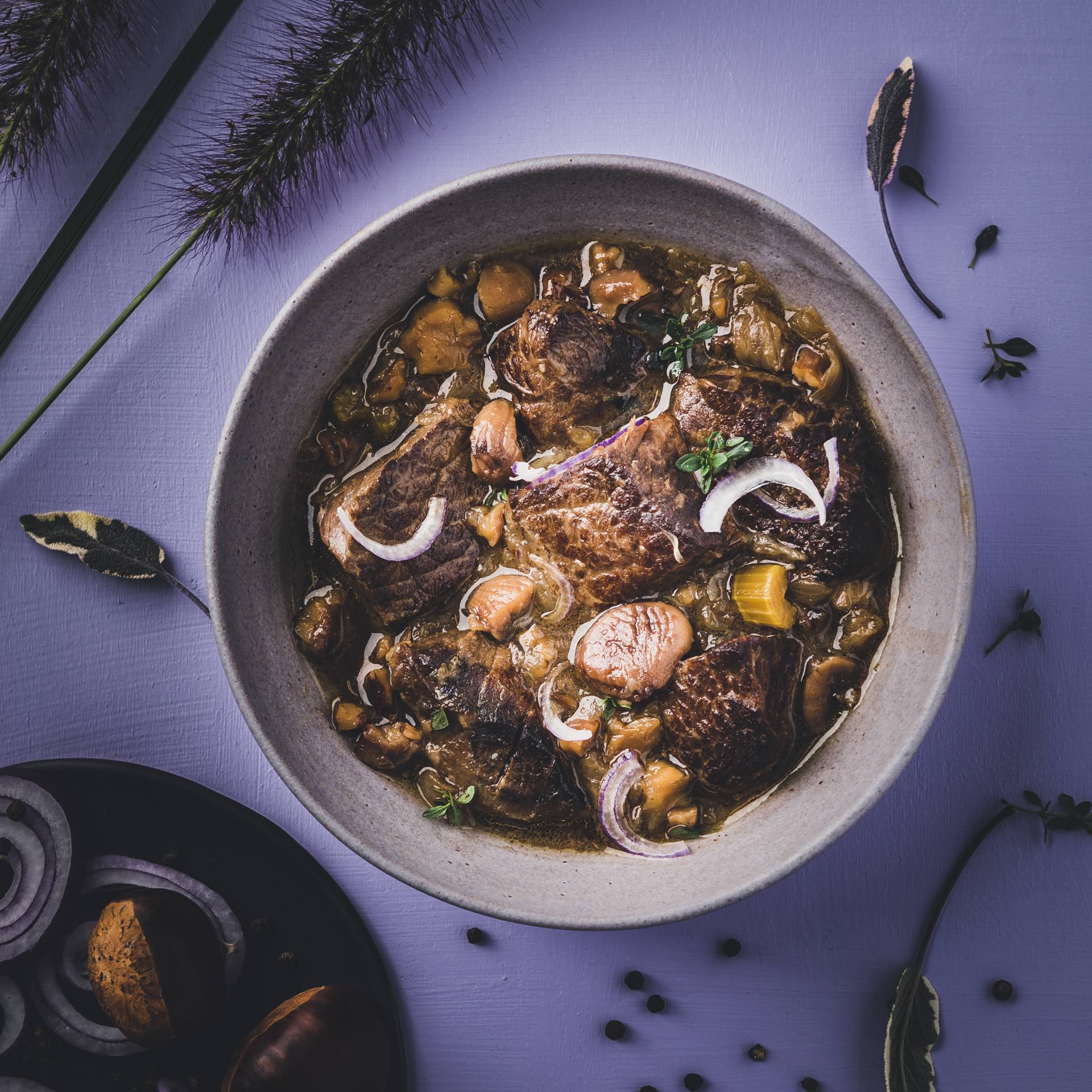 Duszona wołowina z cebulą i kasztanami - przepisy Cook4Me | Tefal