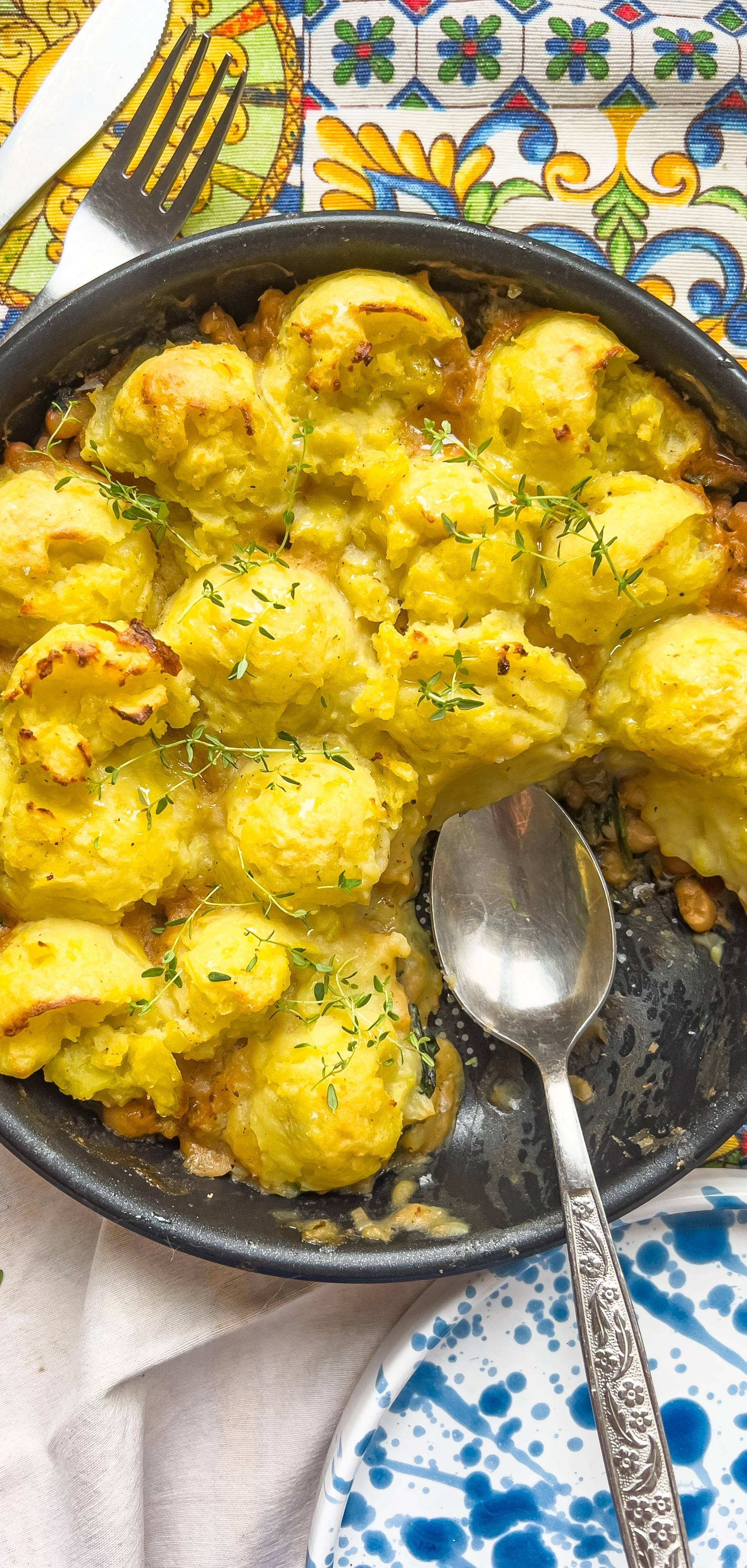 Fasola ze szpinakiem zapiekana pod ziemniakami - przepisy Patelnie i Garnki | Tefal