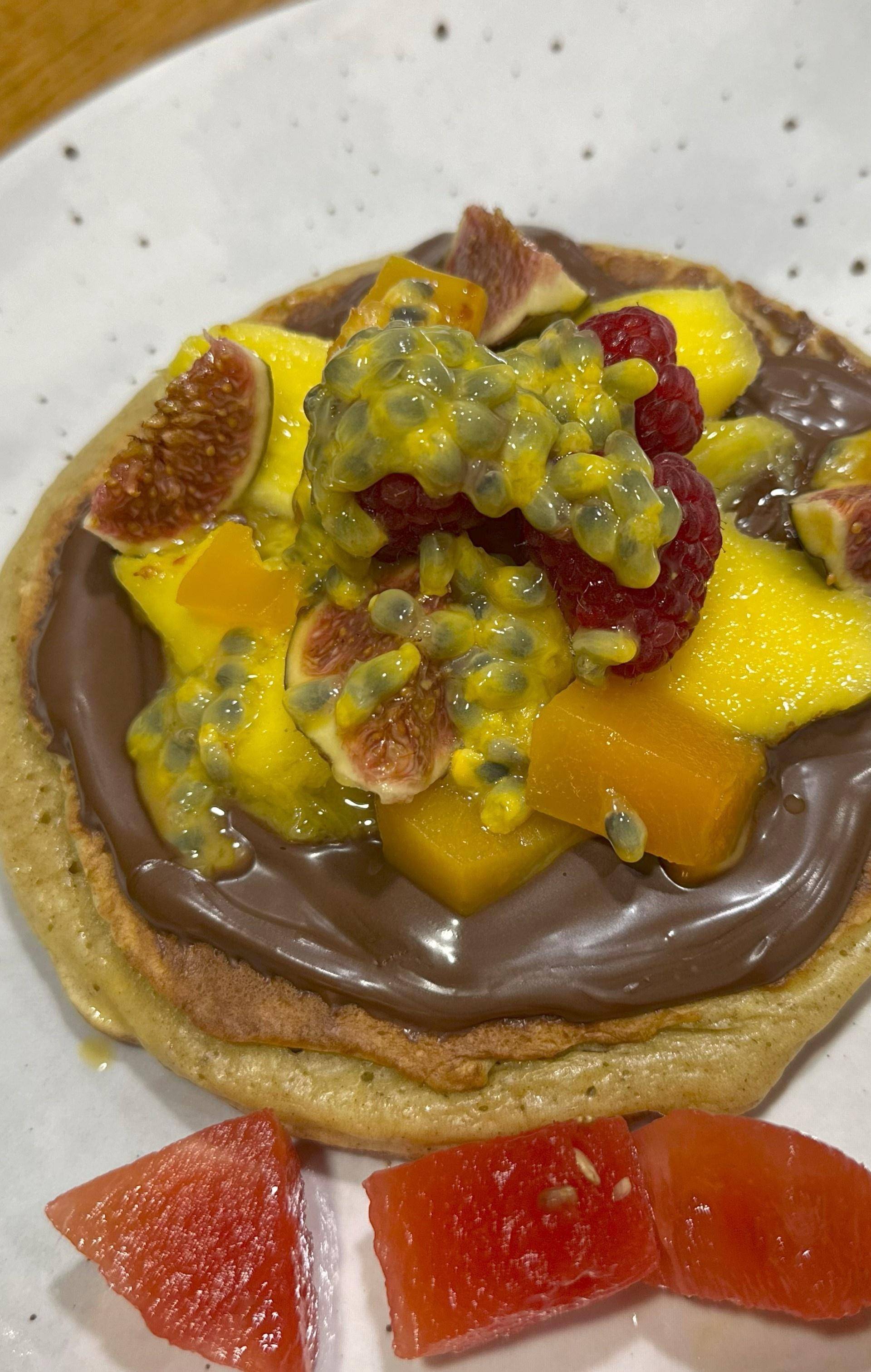 Tost polany jogurtem greckim z owocami - przepisy Easy Fry Mega | Tefal