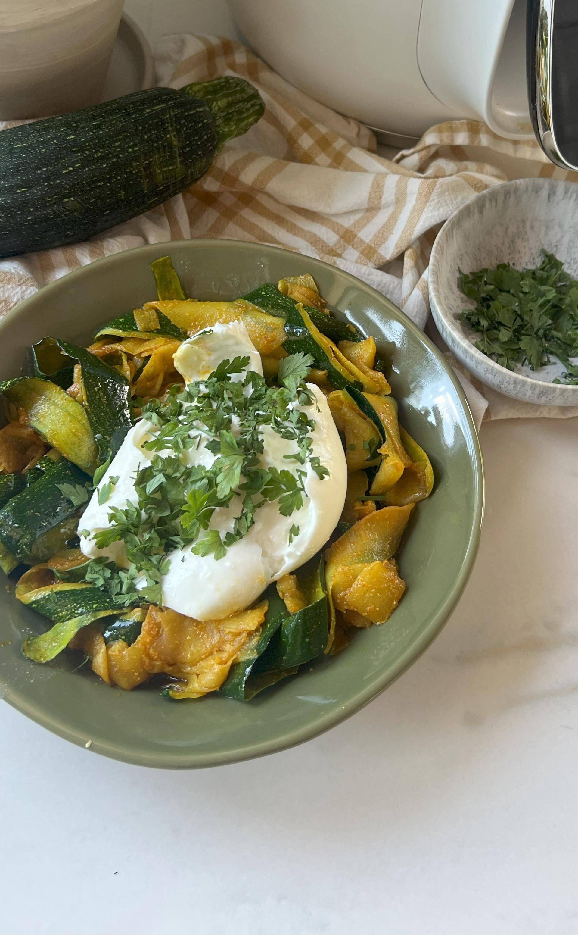 Omlet z pesto i burratą - przepisy Patelnie i Garnki | Tefal