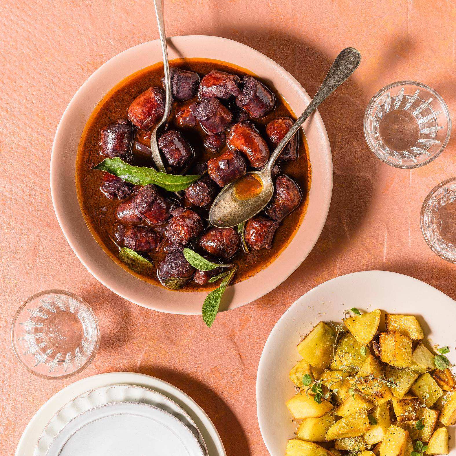 Chorizo w sosie z czerwonego wina - przepisy Cook4Me | Tefal
