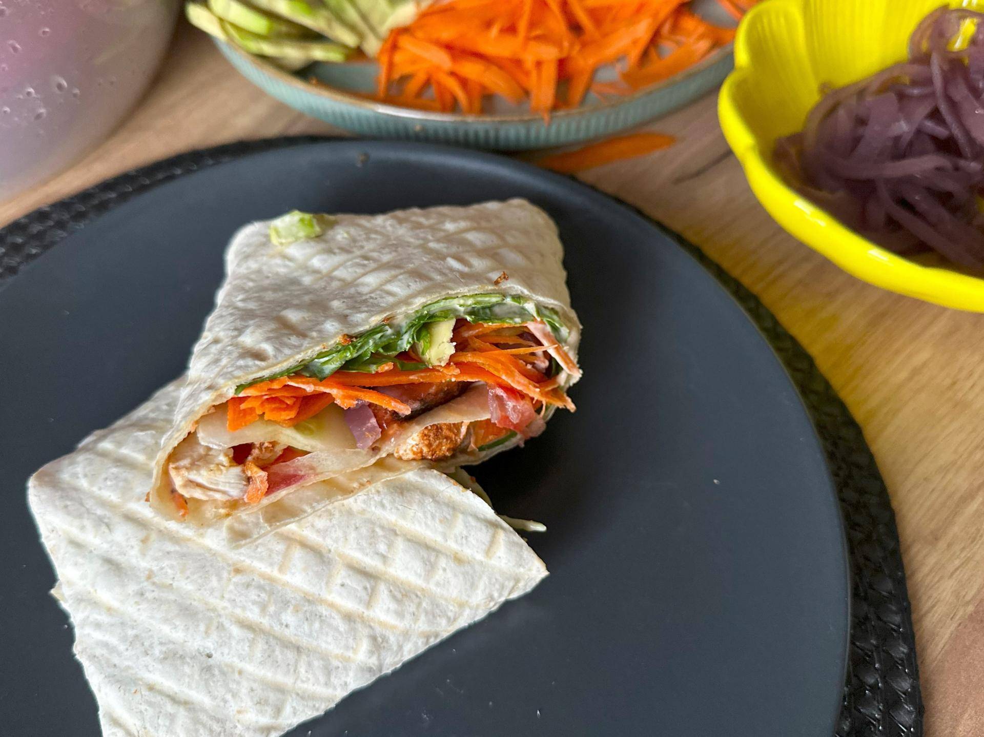 Tortilla z kurczakiem i warzywami - przepisy Cook4Me | Tefal