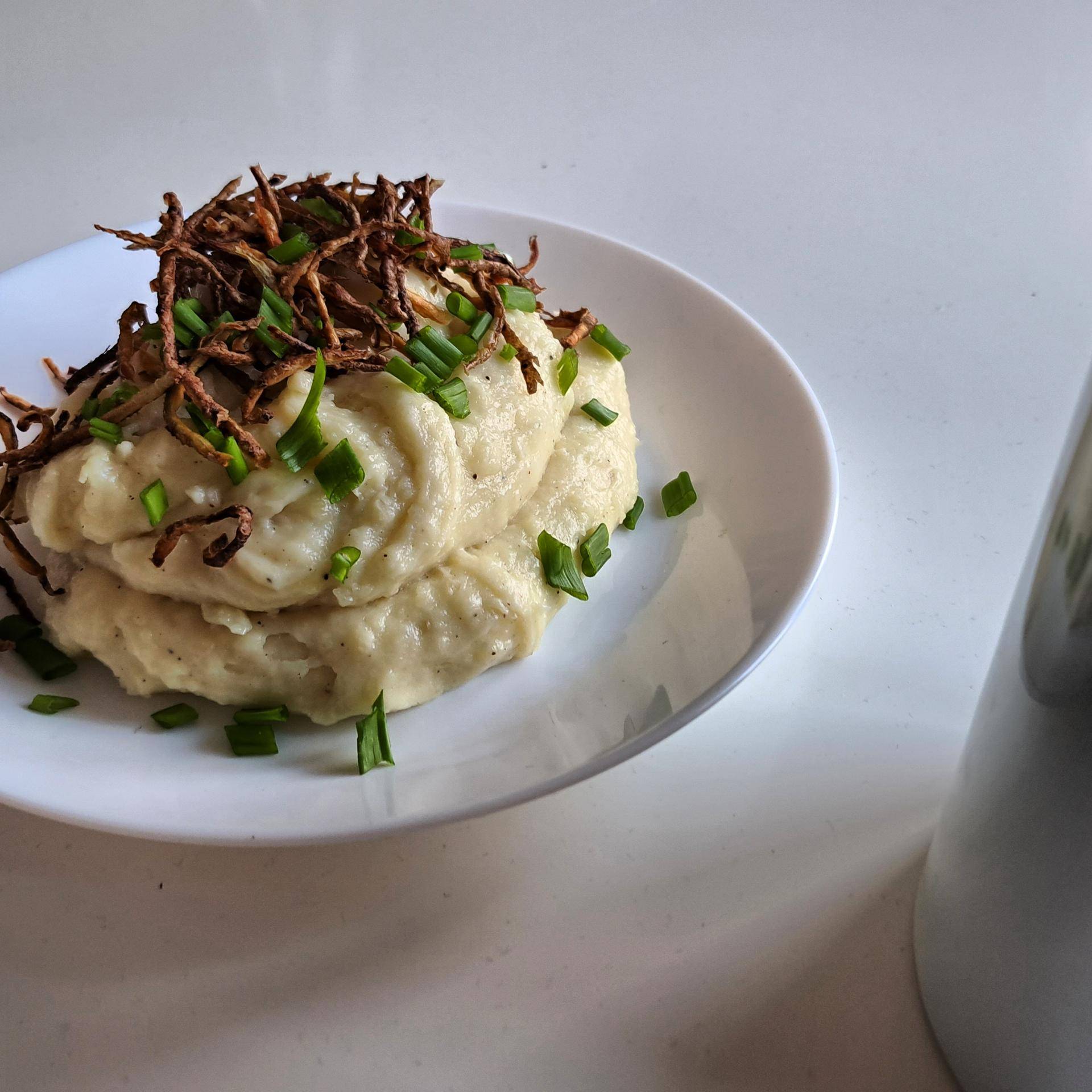 Kremowe puree z nutą trufli i chrustem ze skórki ziemniaczanej - przepisy Cookeo V3 | Tefal