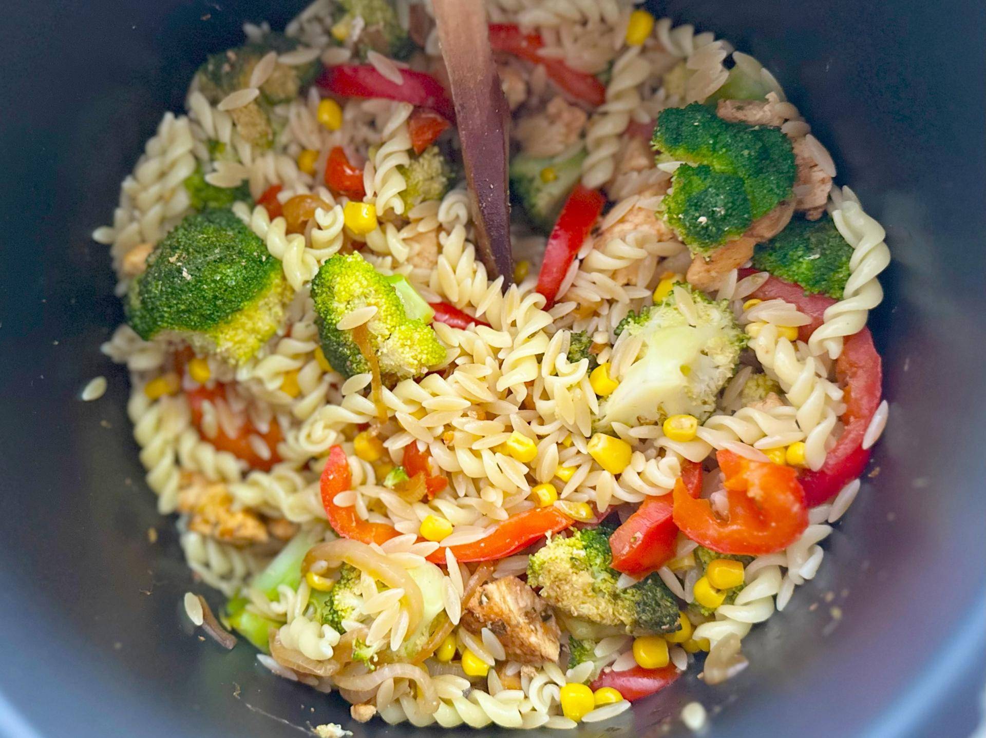 Makaron brokułowy z kurczakiem - przepisy Cook4Me | Tefal