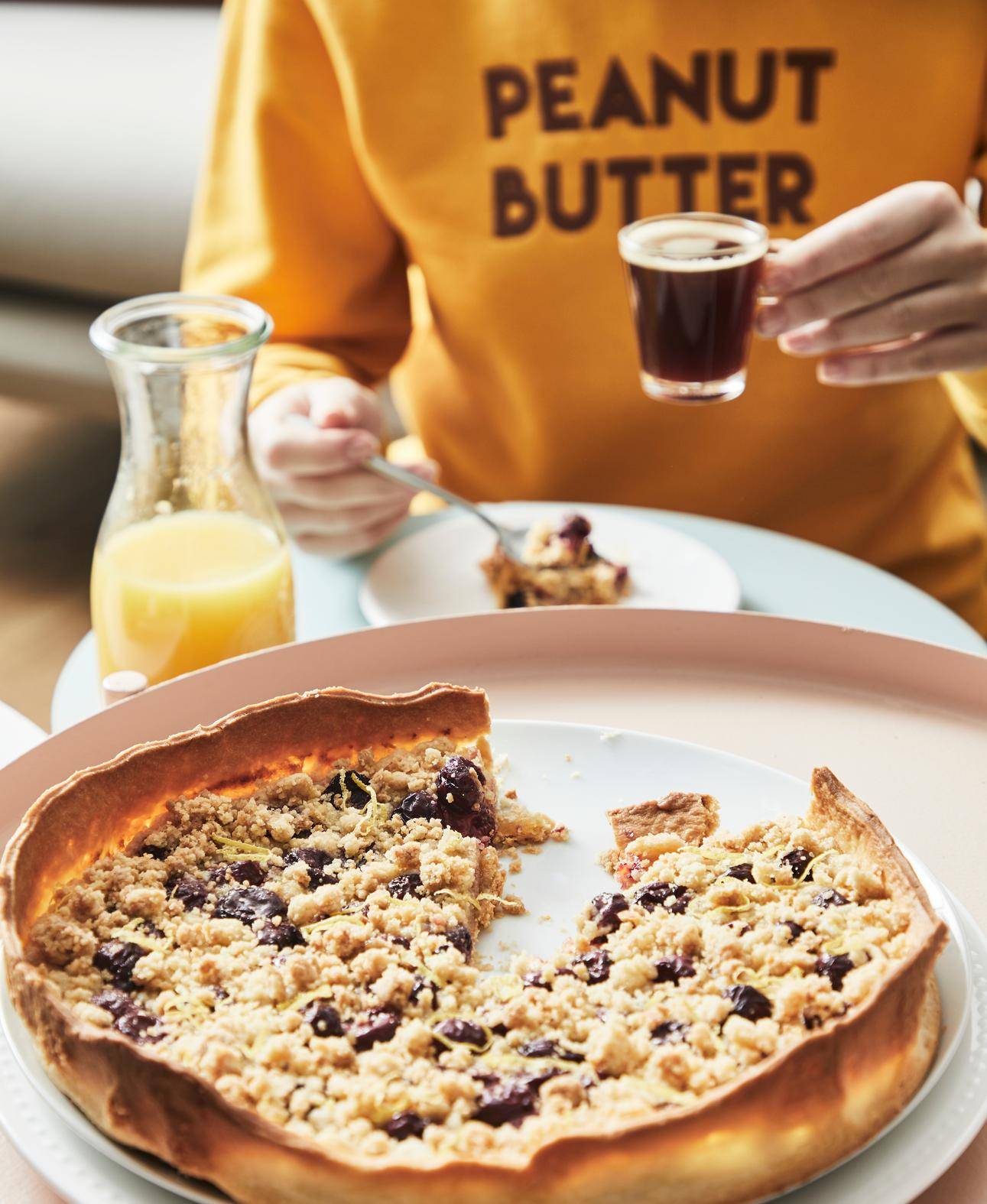 Tarta cytrynowa z wiśniami i kruszonką - przepisy Easy Fry XL Surface | Tefal