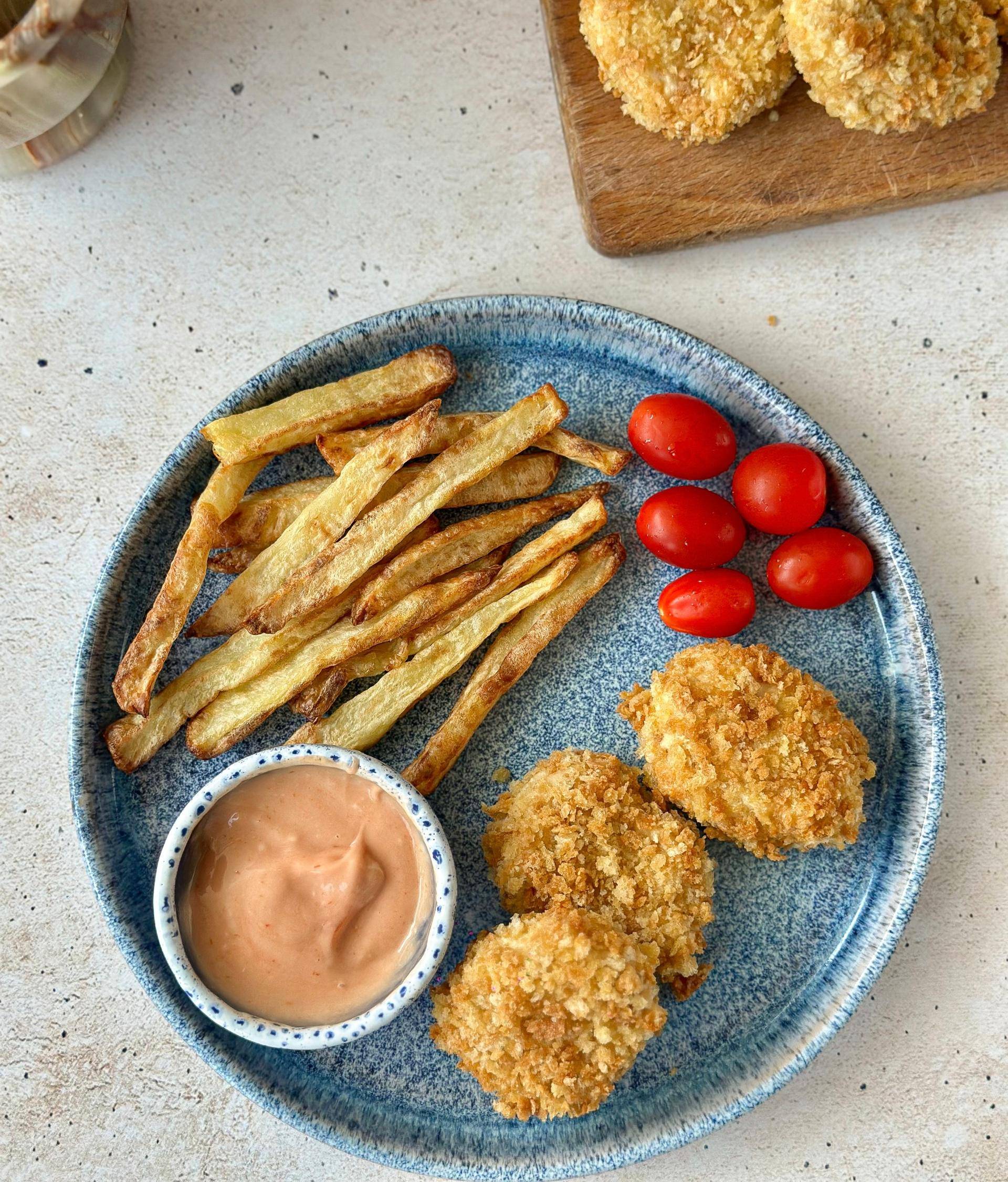 Nuggetsy z kurczaka z frytkami dla najmłodszych - przepisy EASY FRY & GRILL 2 in 1 MECHANICAL | Tefal