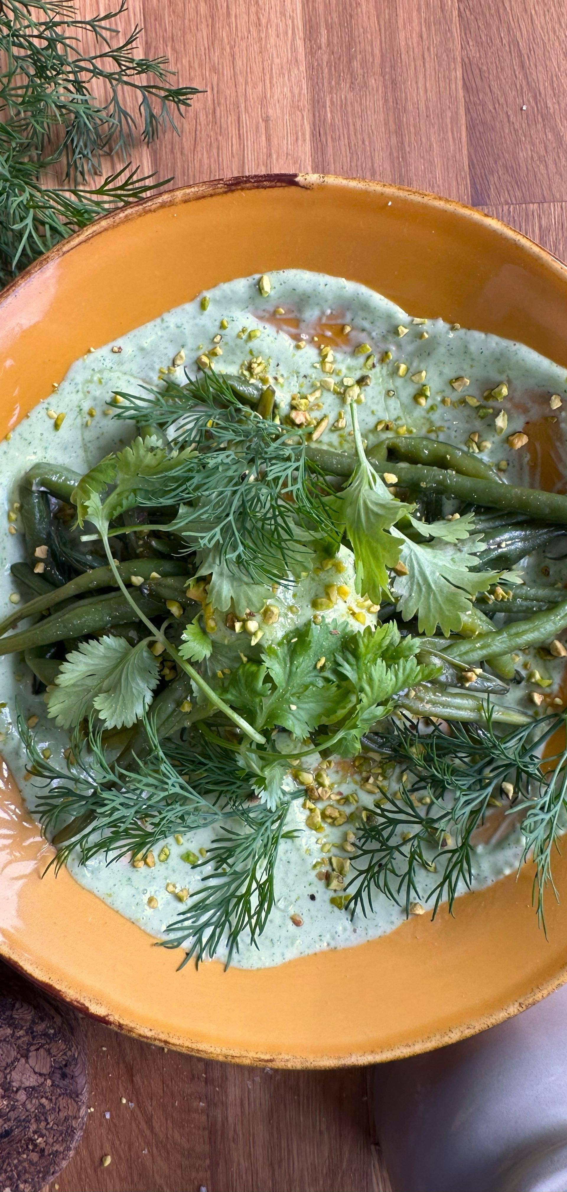 Zielona fasolka szparagowa z zielonym majonezem kolendrowo-cytrynowym - przepisy Cook4Me | Tefal