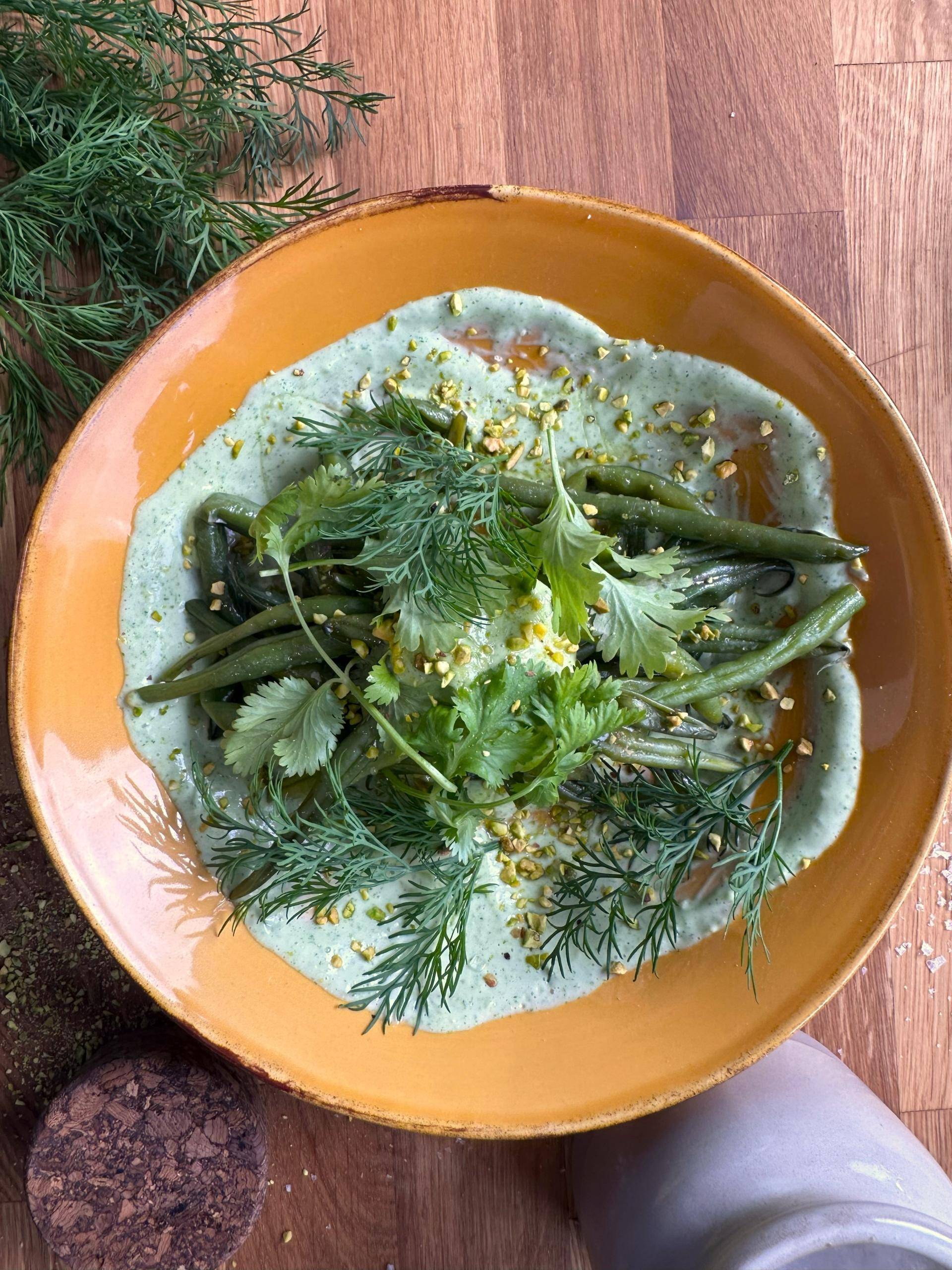 Zielona fasolka szparagowa z zielonym majonezem kolendrowo-cytrynowym - przepisy Cook4Me | Tefal