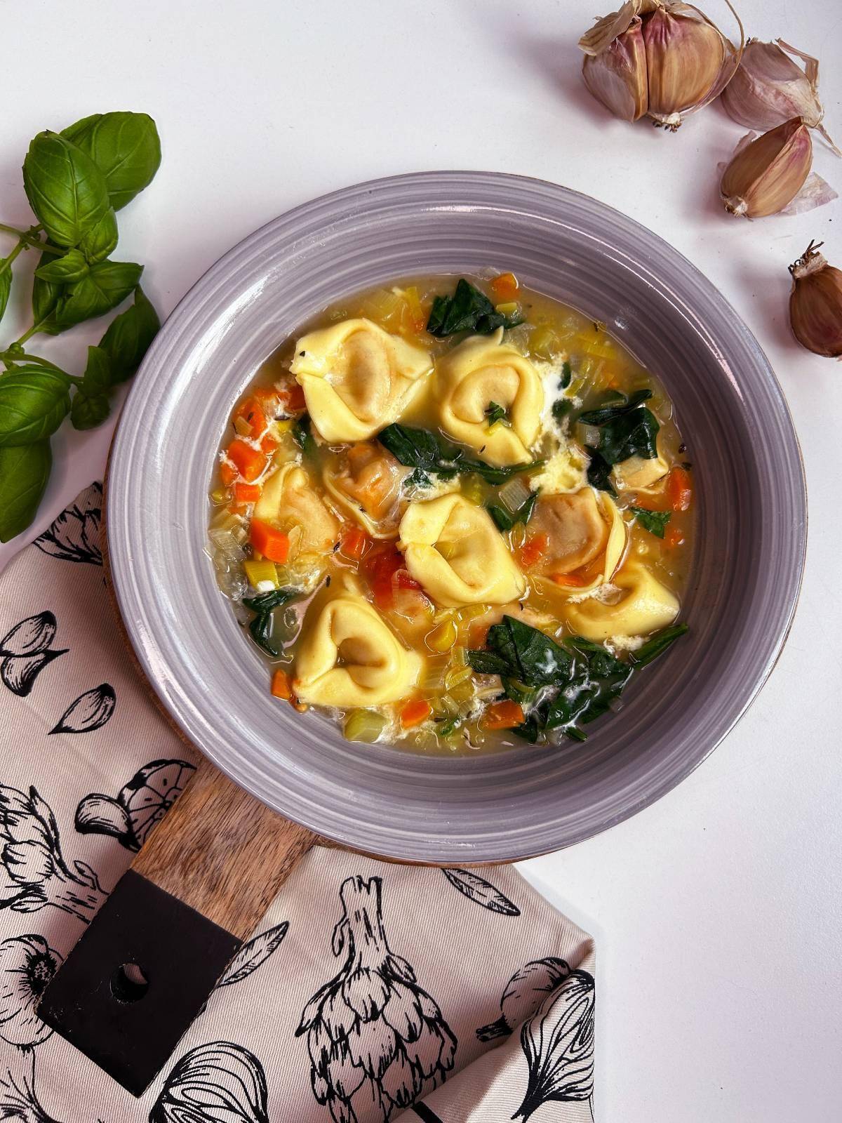 Zupa z tortellini - przepisy Patelnie i Garnki | Tefal