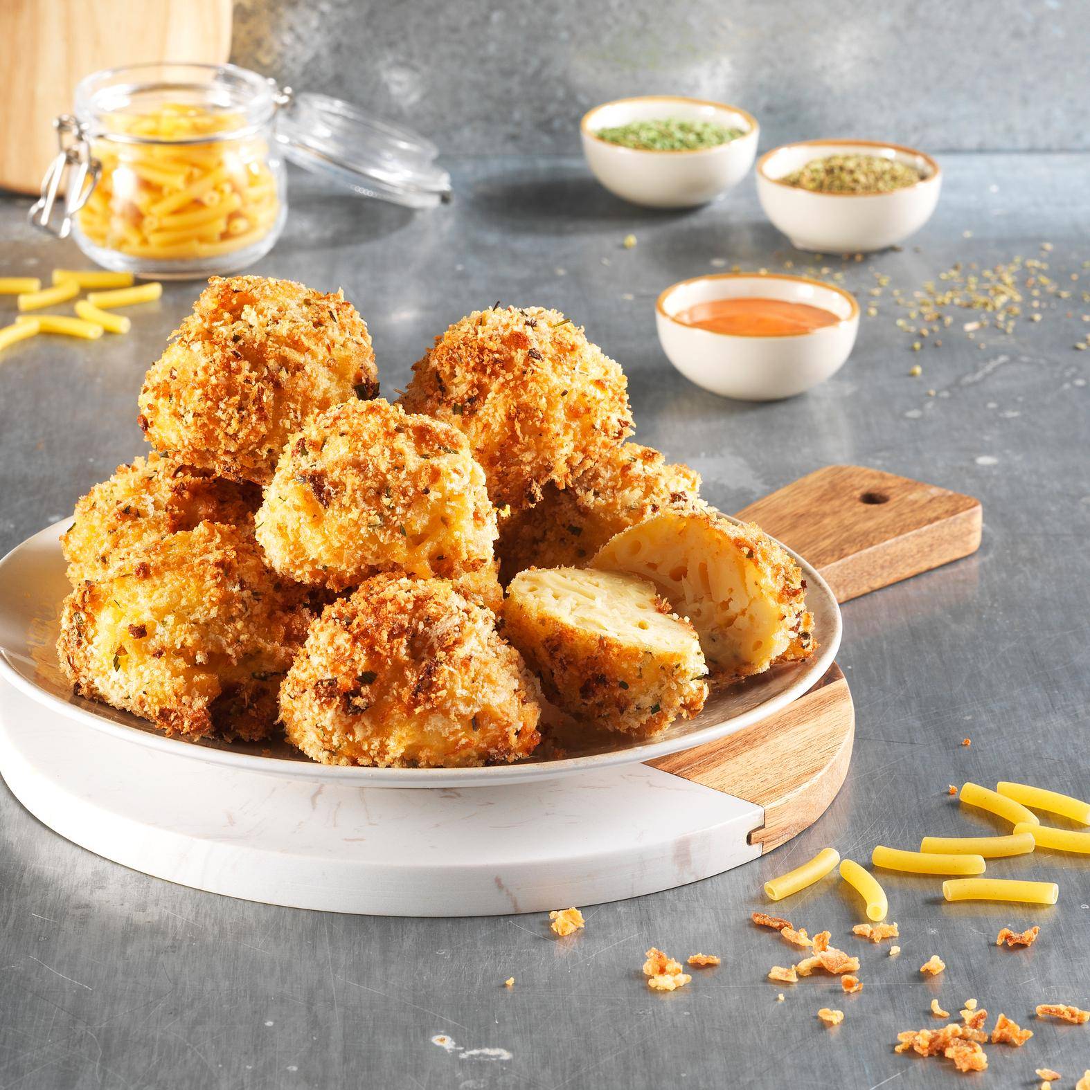 Zapiekane kulki makaronowe z serem i ostrym sosem - przepisy EASY FRY GRILL & STEAM 3 in 1 | Tefal