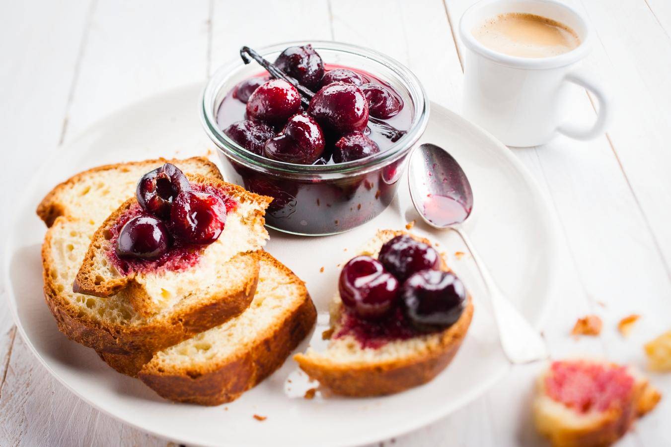 Czereśnie gotowane w likierze - przepisy Cook4Me | Tefal