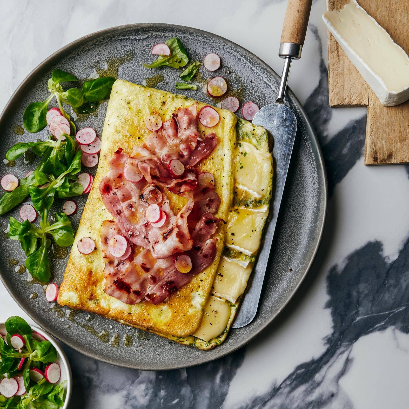 Omlet z serem brie i boczkiem - przepisy OptiGrill 2in1 | Tefal