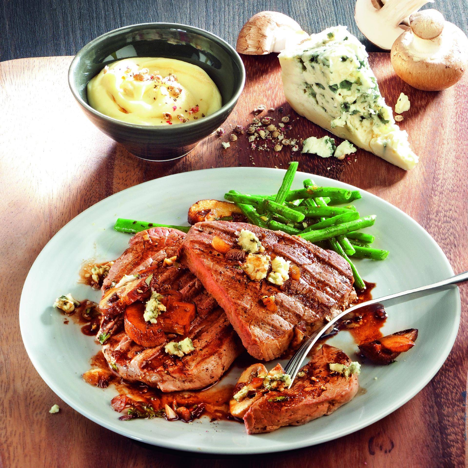 Filet wołowy z pieczarkami i serem pleśniowym. - przepisy OptiGrill | Tefal