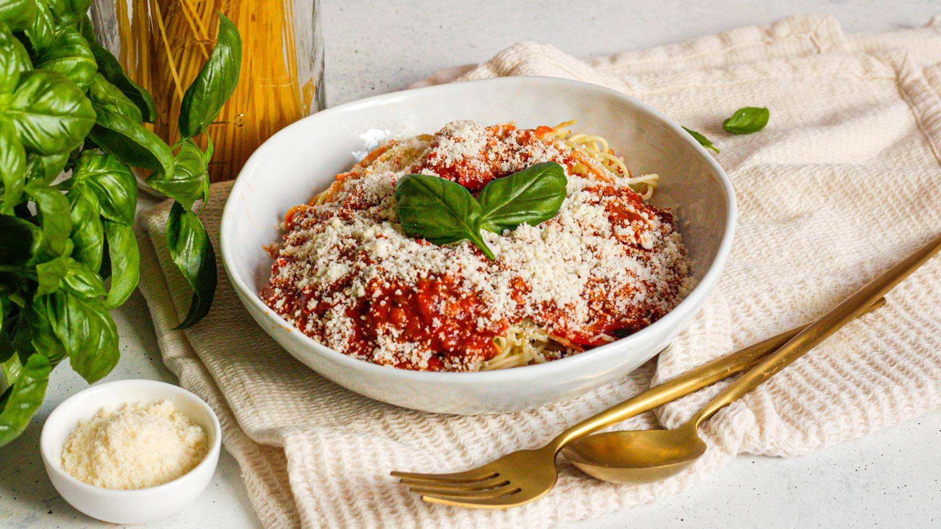 Szybkie spaghetti bolognese - przepisy Patelnie i Garnki | Tefal