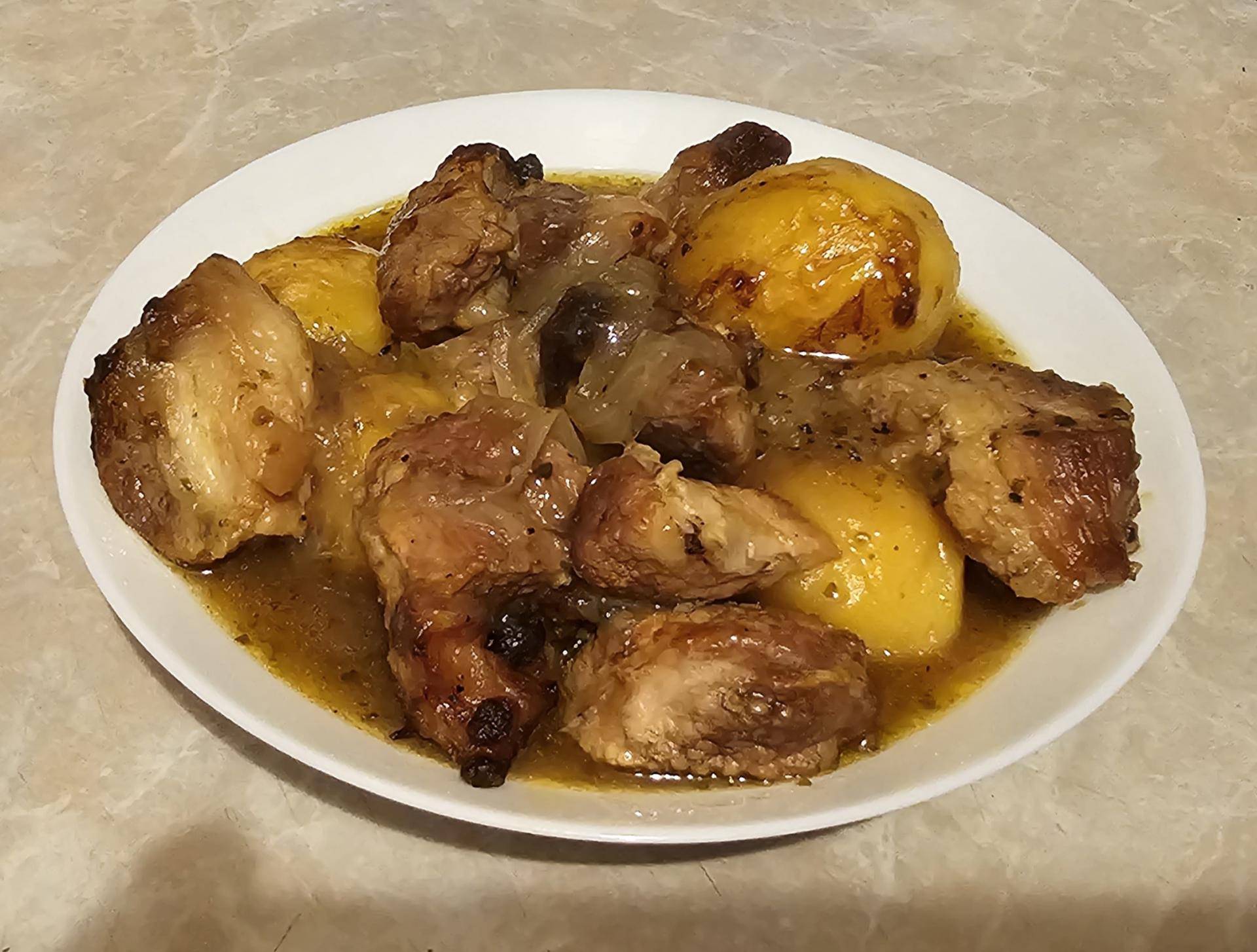 Wieprzowina z cebulą i gotowanymi w sosie ziemniakami - przepisy Cookeo V3 | Tefal