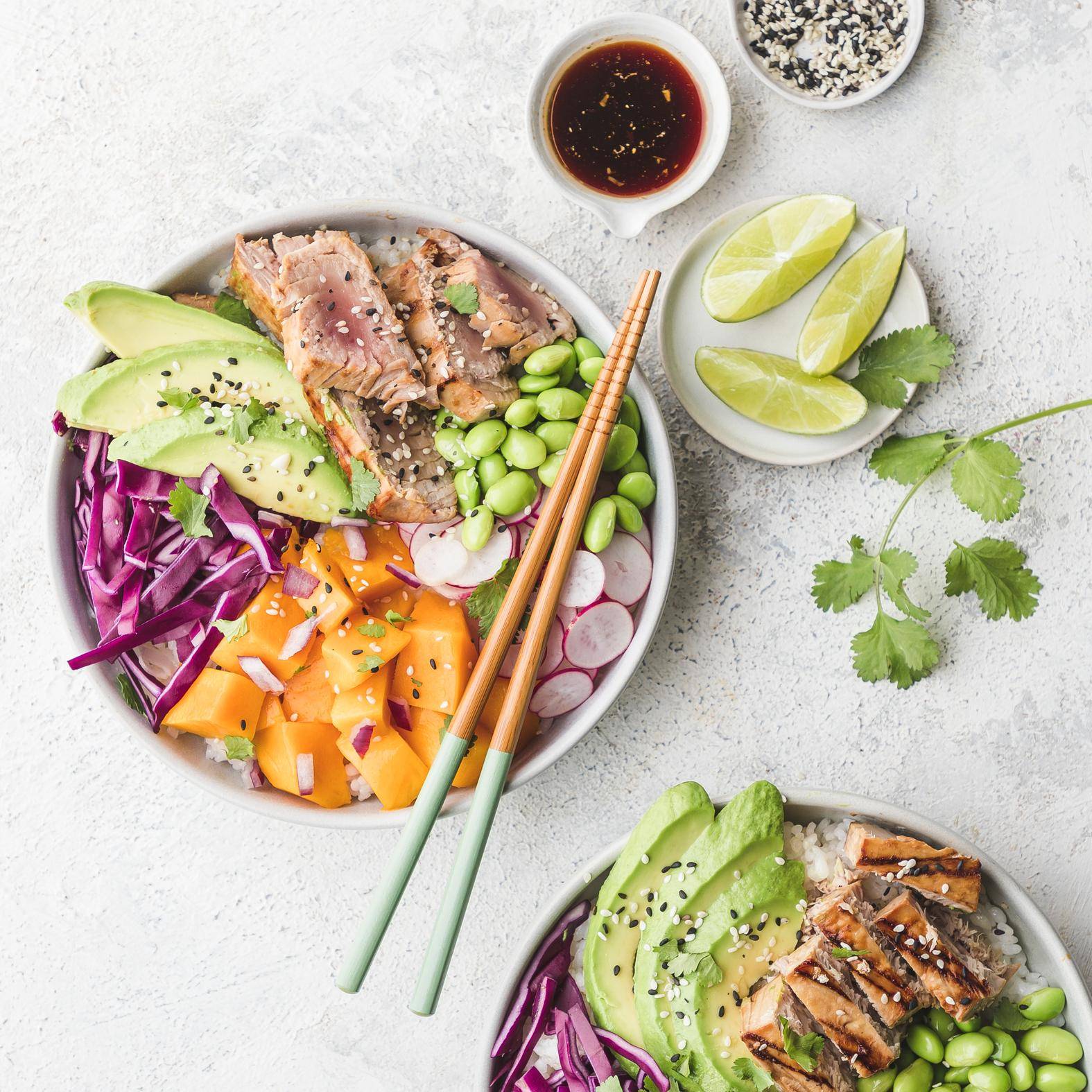 Poke bowl z tuńczykiem - przepisy Easy Fry XL Surface | Tefal