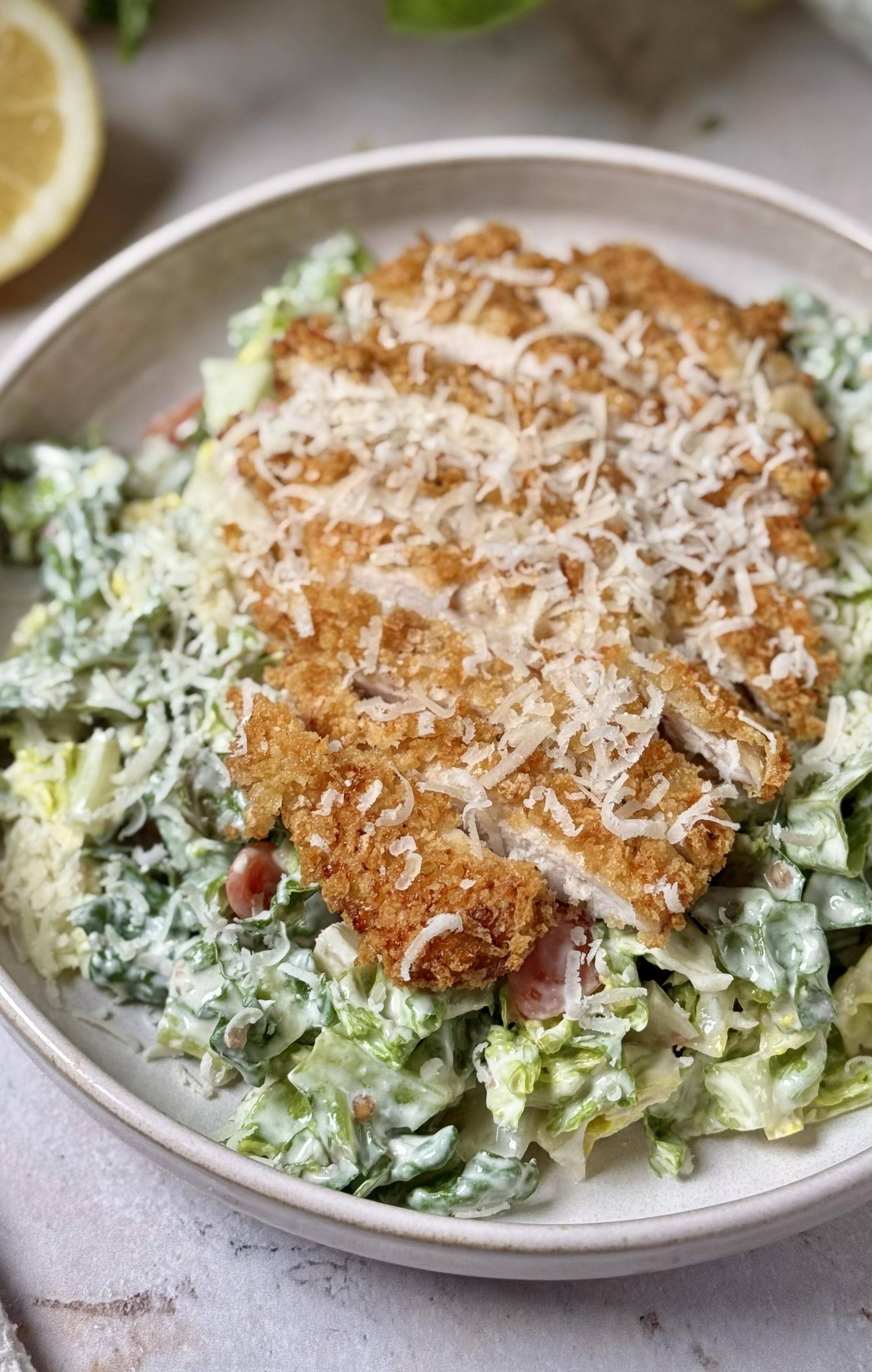 Sałatka Cezar z chrupiącym kurczakiem - przepisy EASY FRY OVEN & GRILL 9 in 1 | Tefal